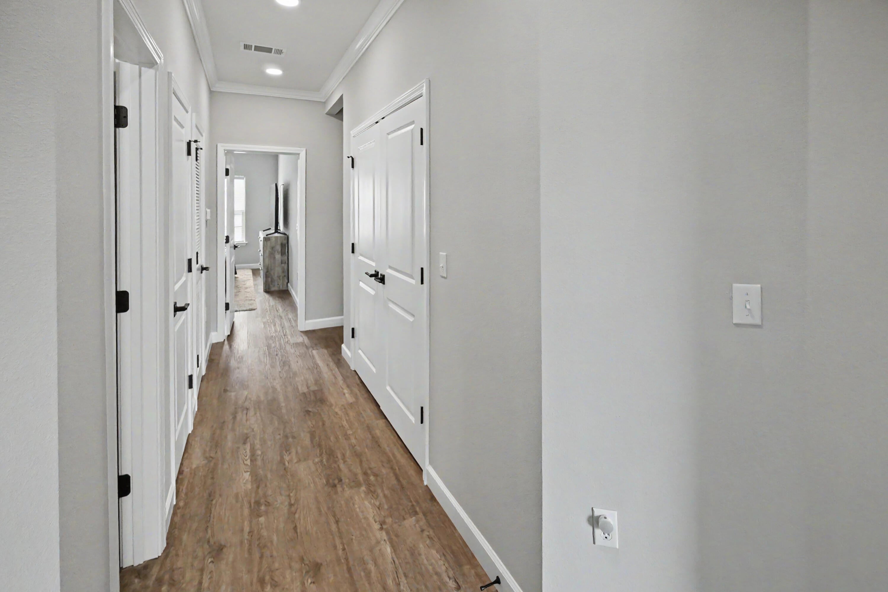 STABLE LANES - Residential