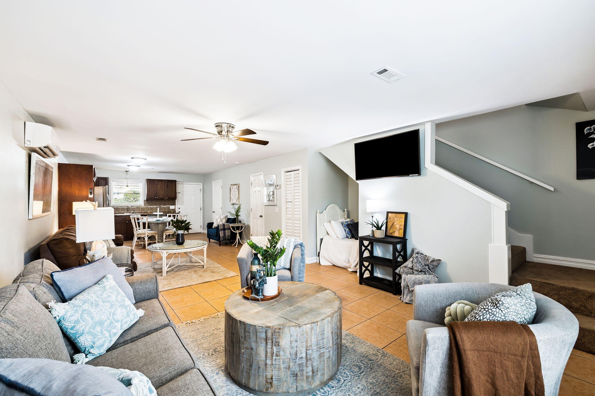 LAGUNA BEACH - Residential