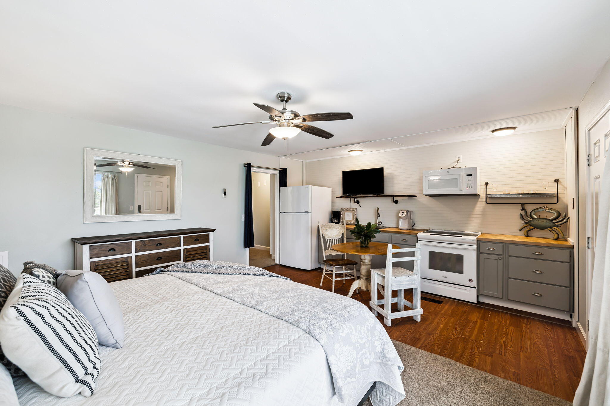LAGUNA BEACH - Residential