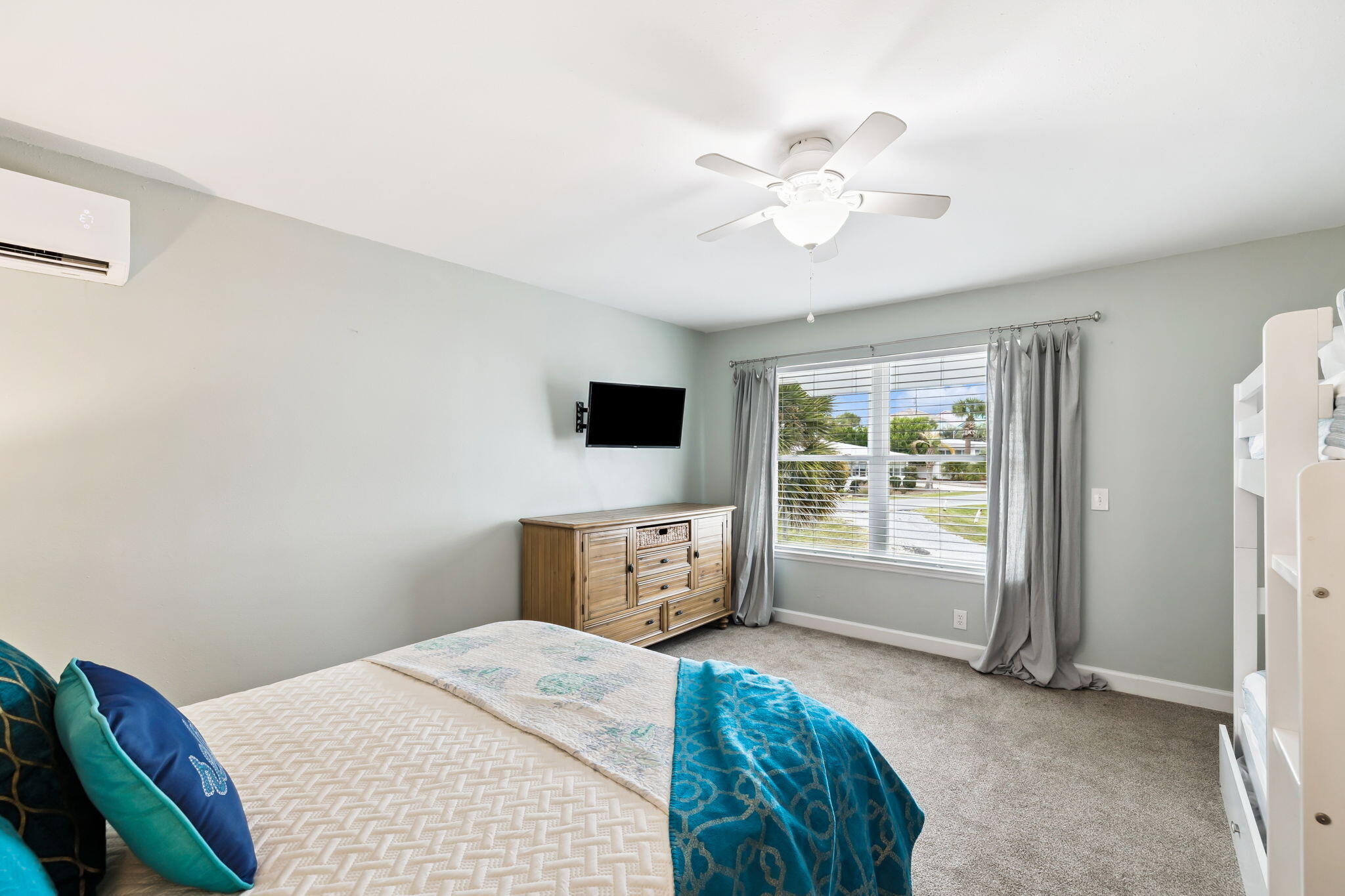 LAGUNA BEACH - Residential
