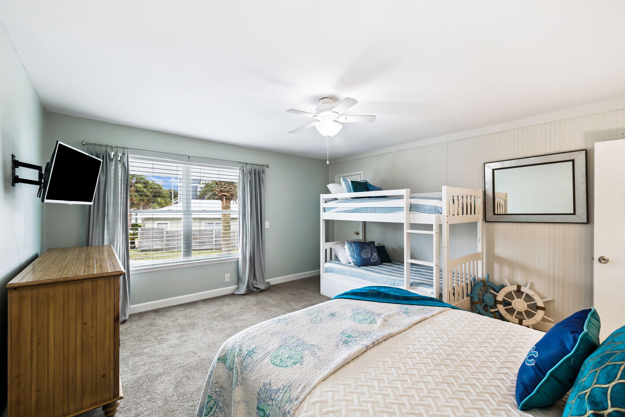 LAGUNA BEACH - Residential