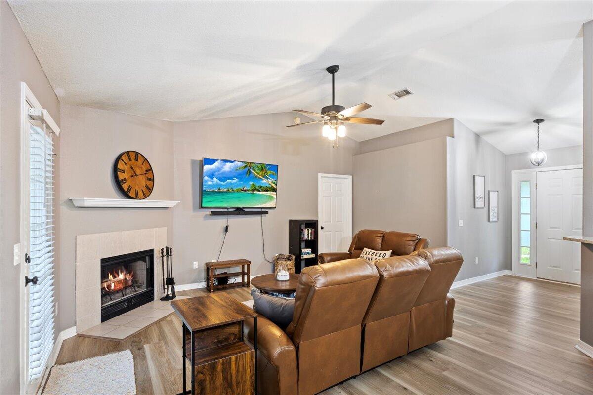 NAVARRE S/D 2ND ADDN - Residential