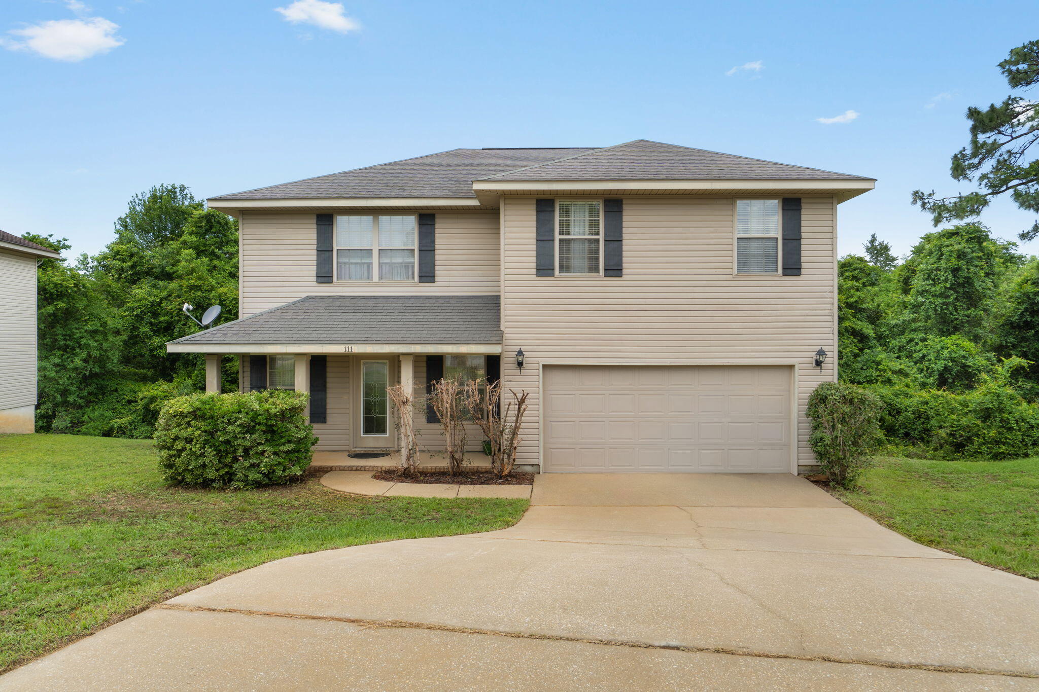 LISTED WELL BELOW RECENT COMPS FOR QUICK SALE!!! Don't miss out on this opportunity to own this beautiful 2 story Crestview home south of downtown built in 2011! This house features 4 bedrooms up stairs, spacious living room off the front door and plenty of room in the kitchen! Just a few minute drive from Publix, Riverside Elementary School, and Shoal River Middle School.