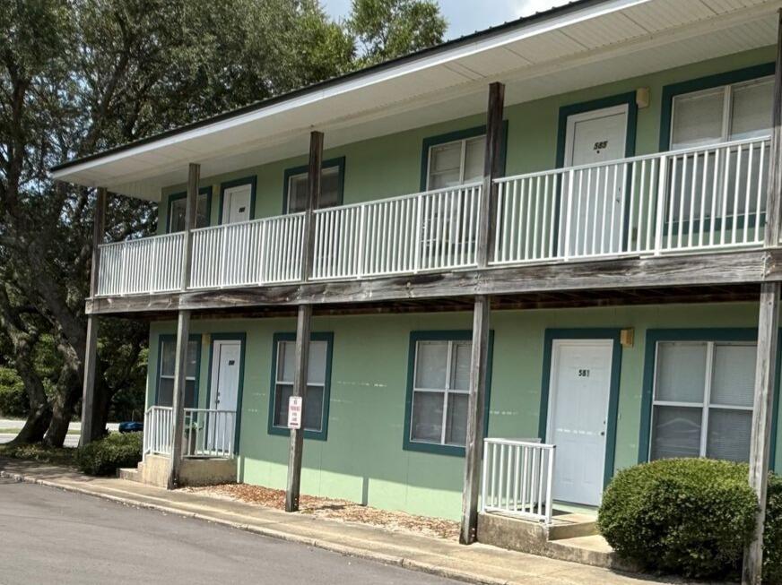 This cozy two bedroom two bath is conveniently located closely to  both Air Force base, schools and shopping. Trash included in rent. Washer & dryer included
