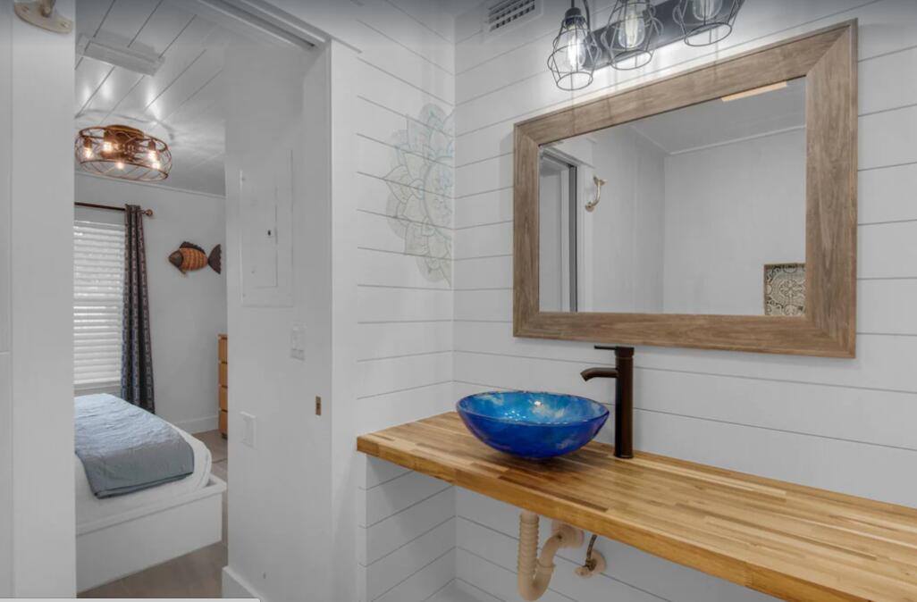 SUMMERSPELL CONDO - Residential