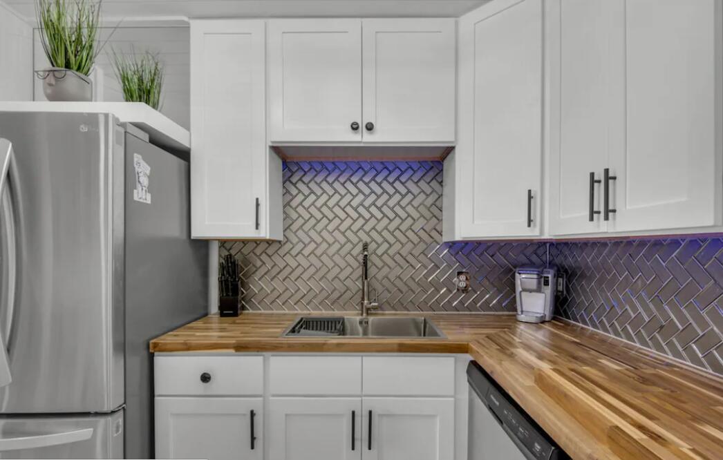 SUMMERSPELL CONDO - Residential