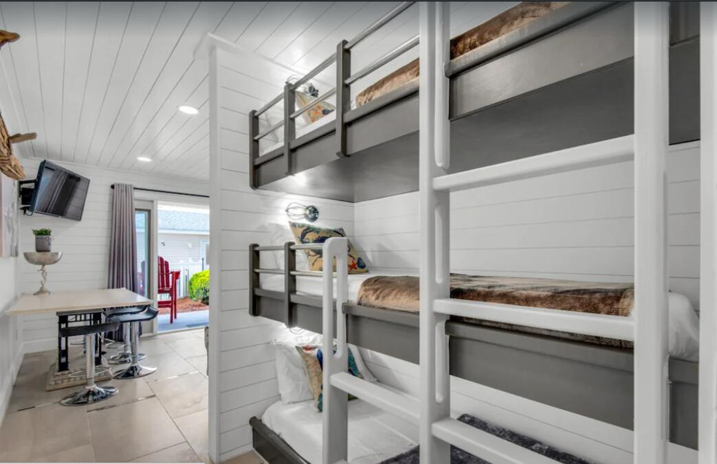 SUMMERSPELL CONDO - Residential