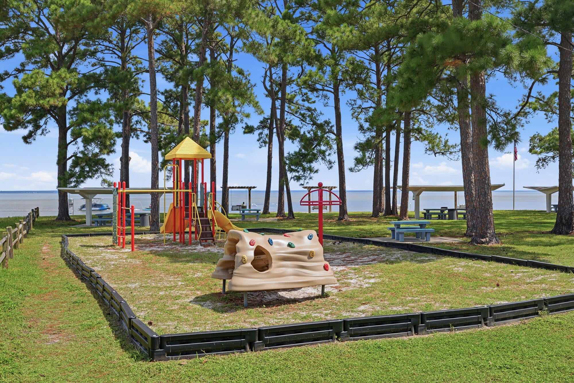 BAYWALK LANDING - Residential