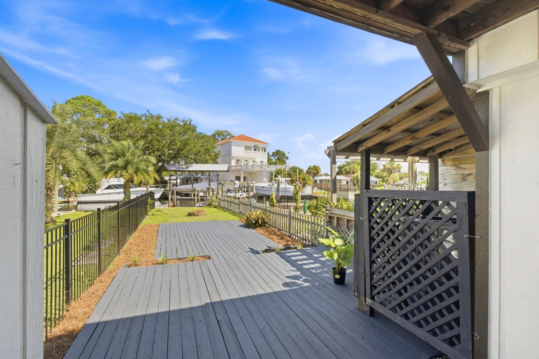 HARBOUR TOWNE - Residential