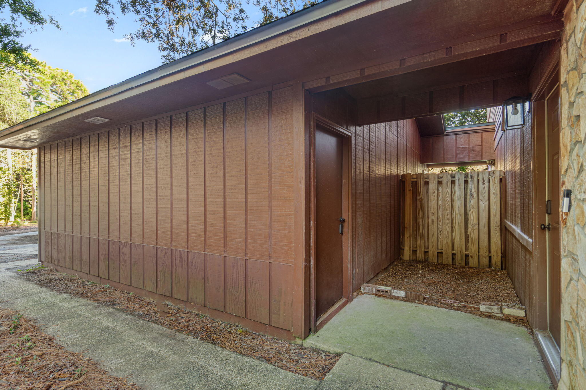 WHISPERING OAKS - Residential