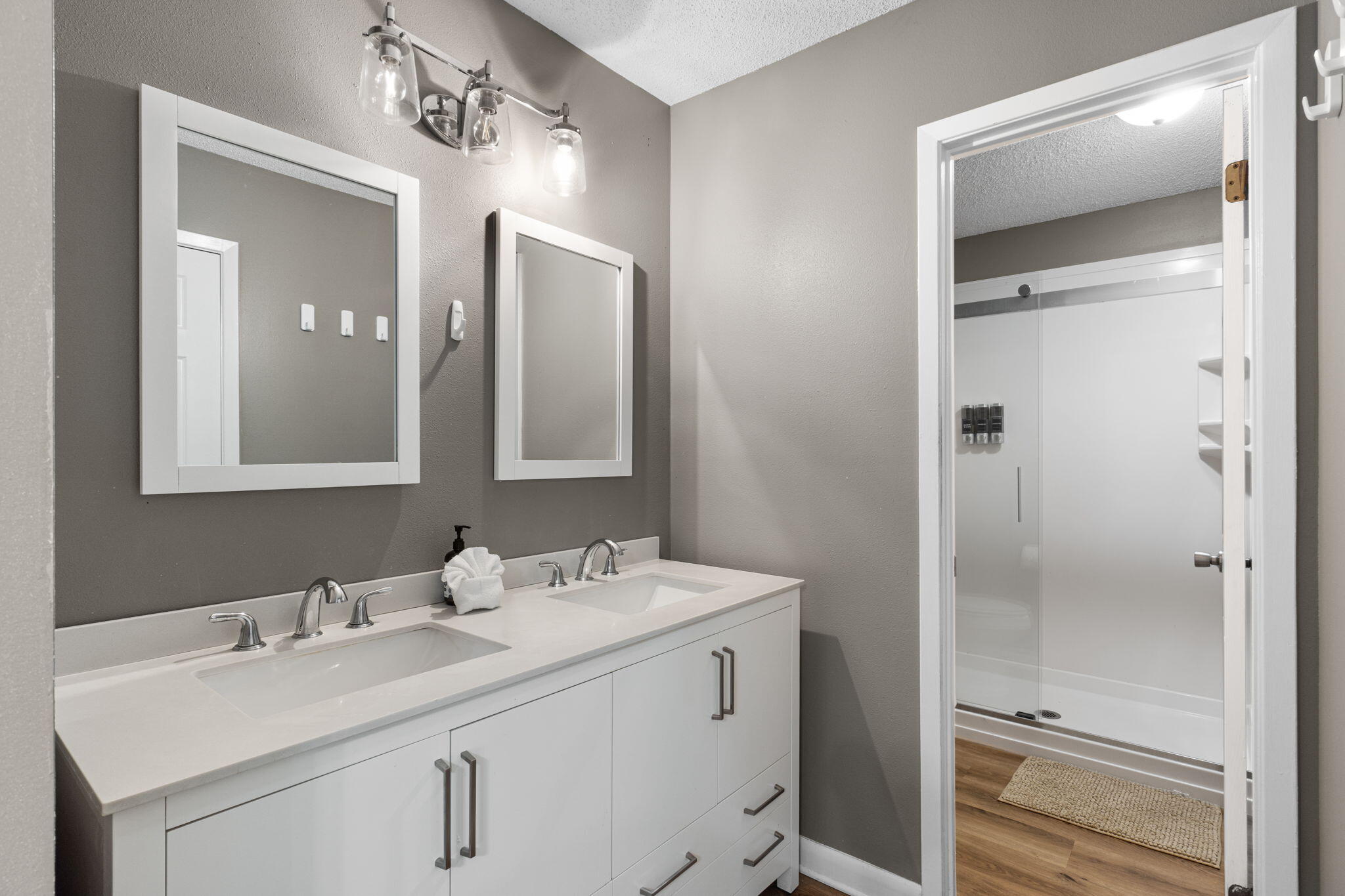 WHISPERING OAKS - Residential