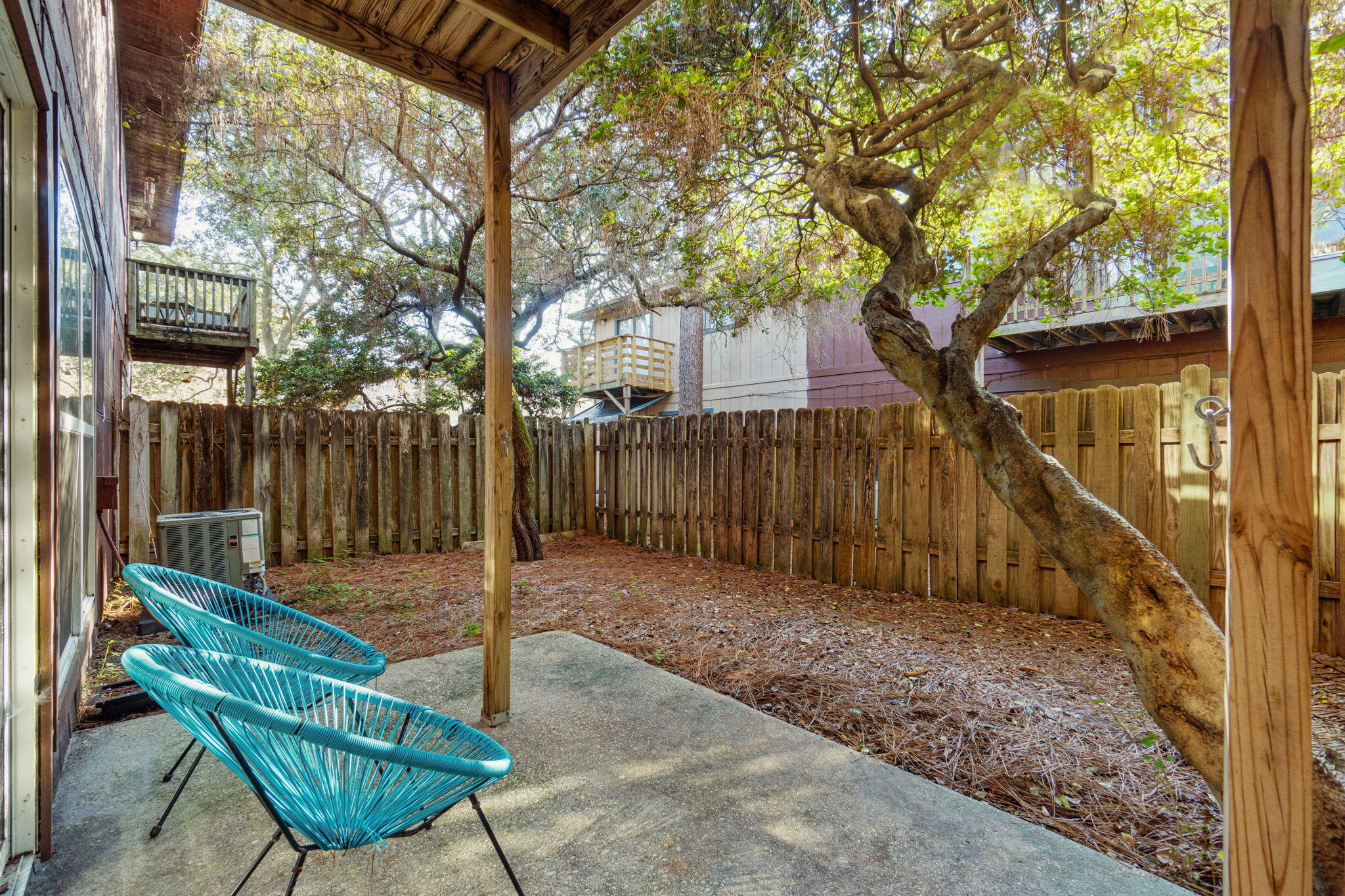 WHISPERING OAKS - Residential