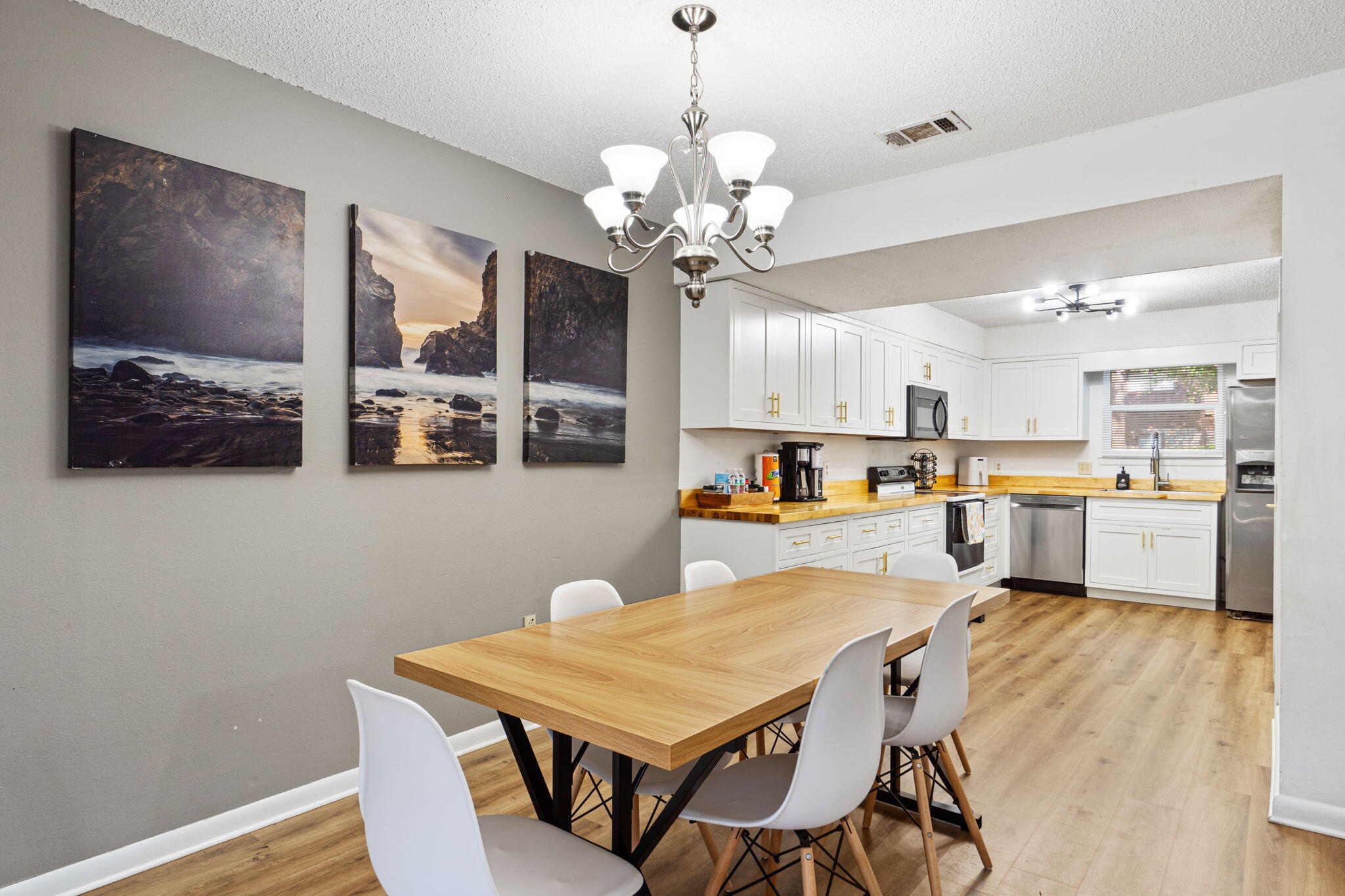 WHISPERING OAKS - Residential