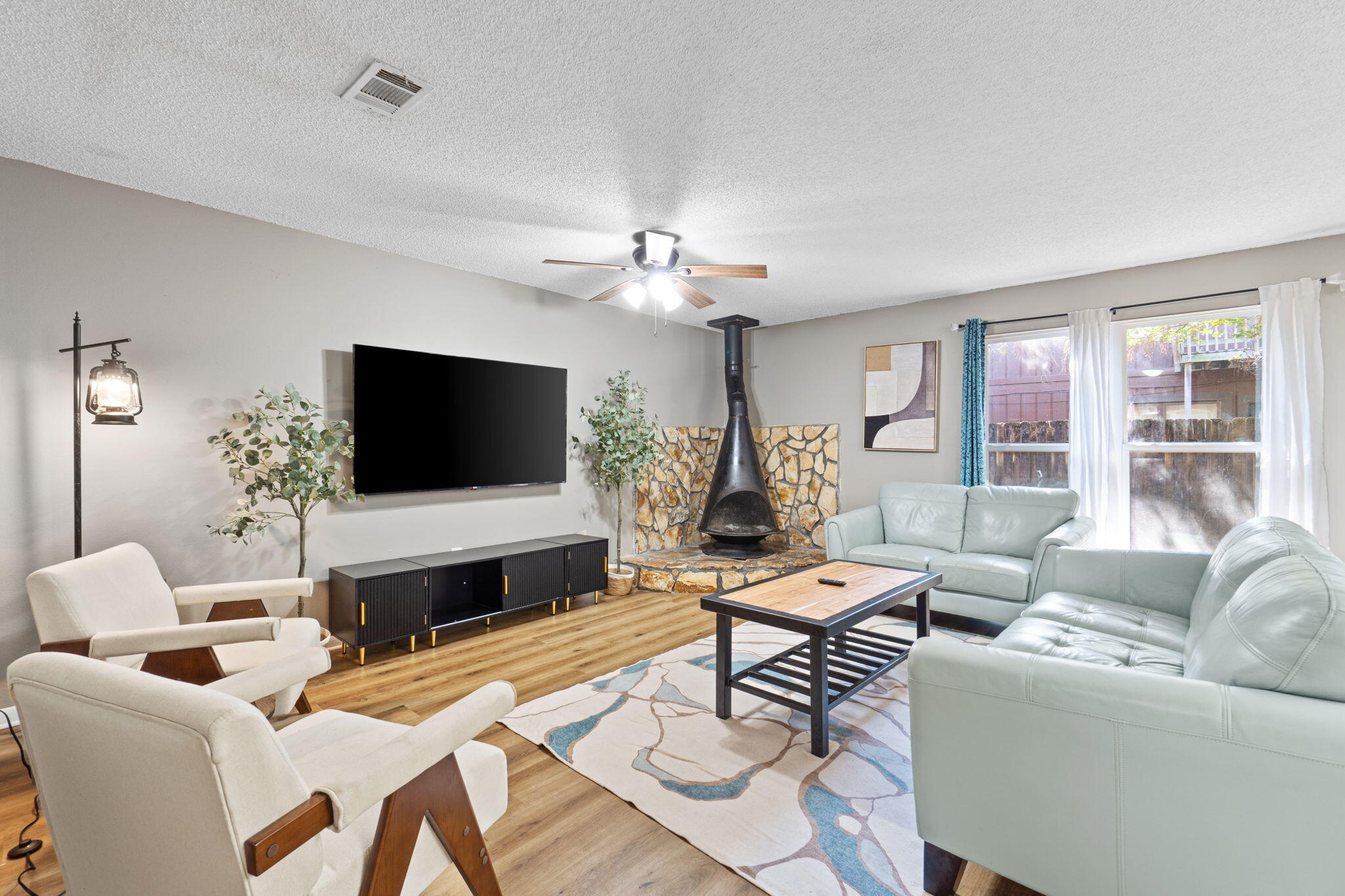 WHISPERING OAKS - Residential
