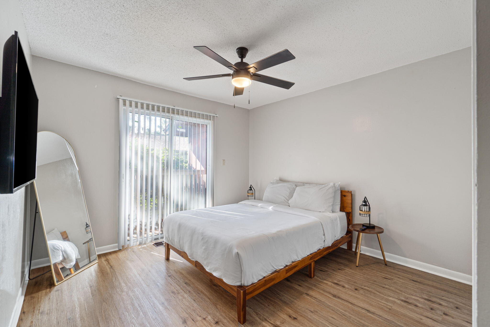 WHISPERING OAKS - Residential