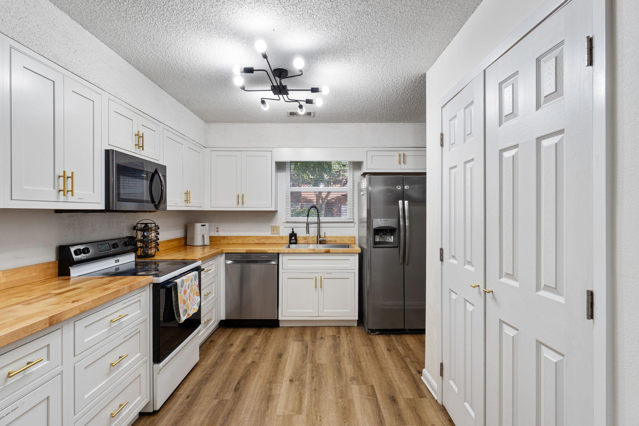 WHISPERING OAKS - Residential