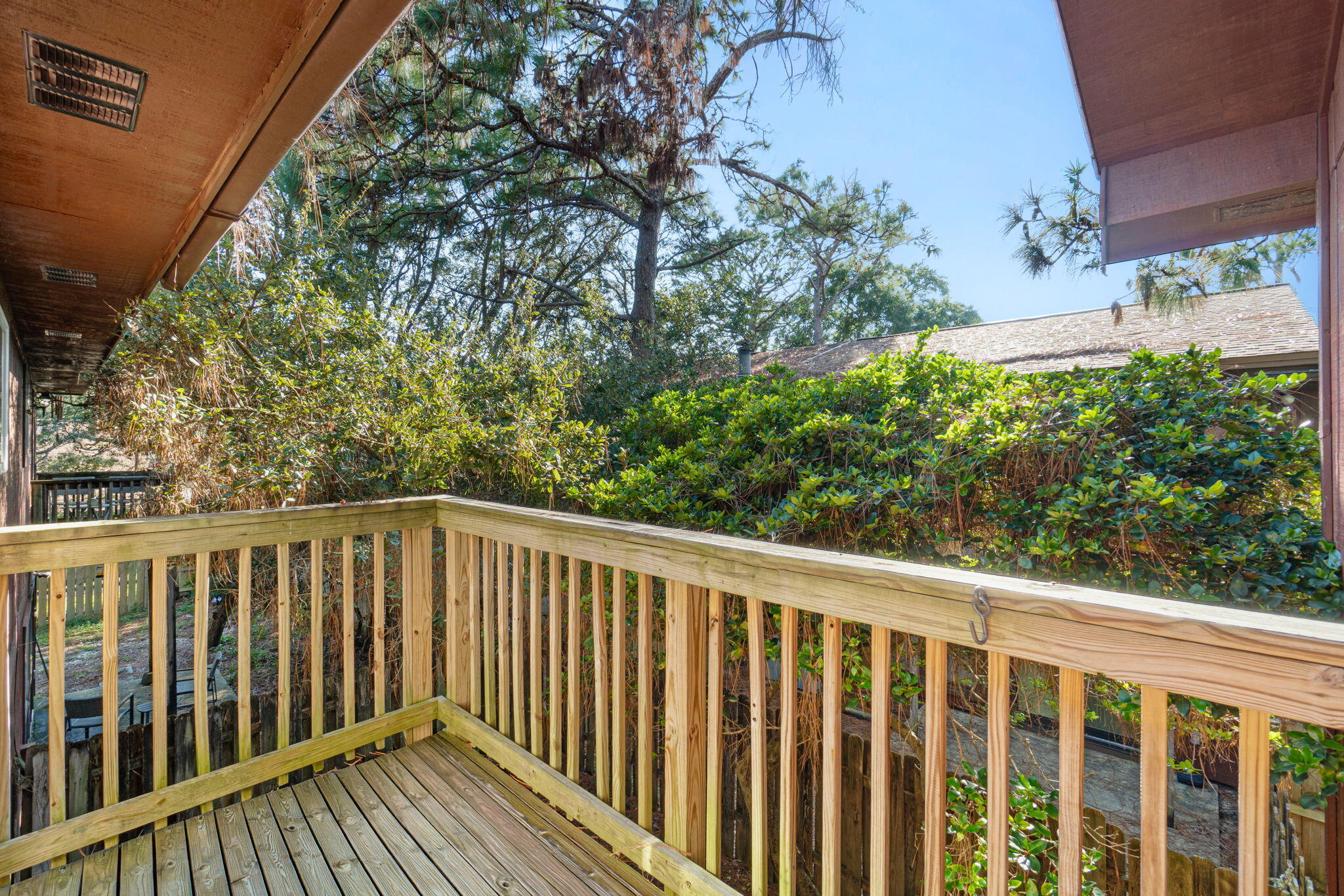 WHISPERING OAKS - Residential