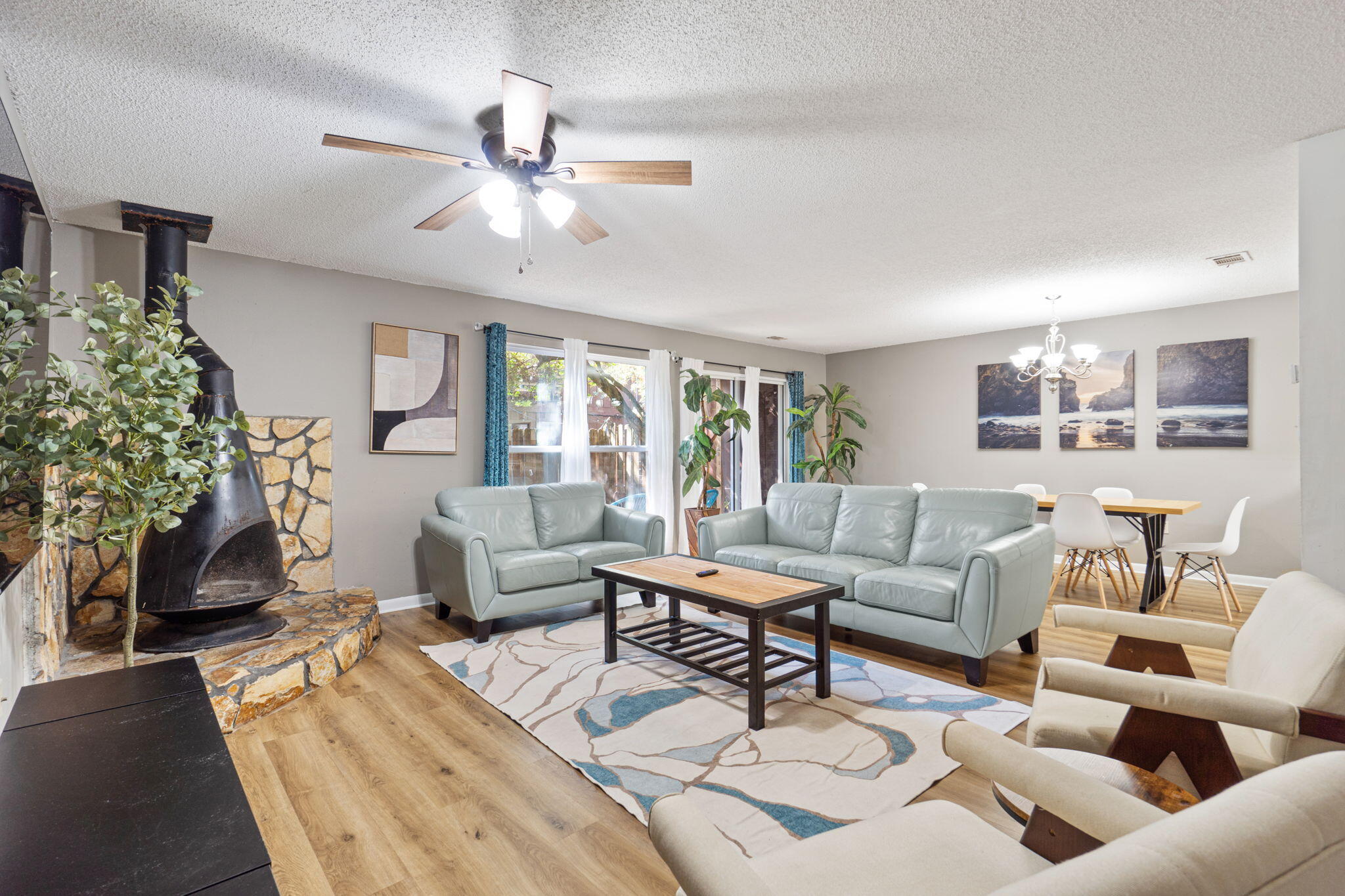 WHISPERING OAKS - Residential