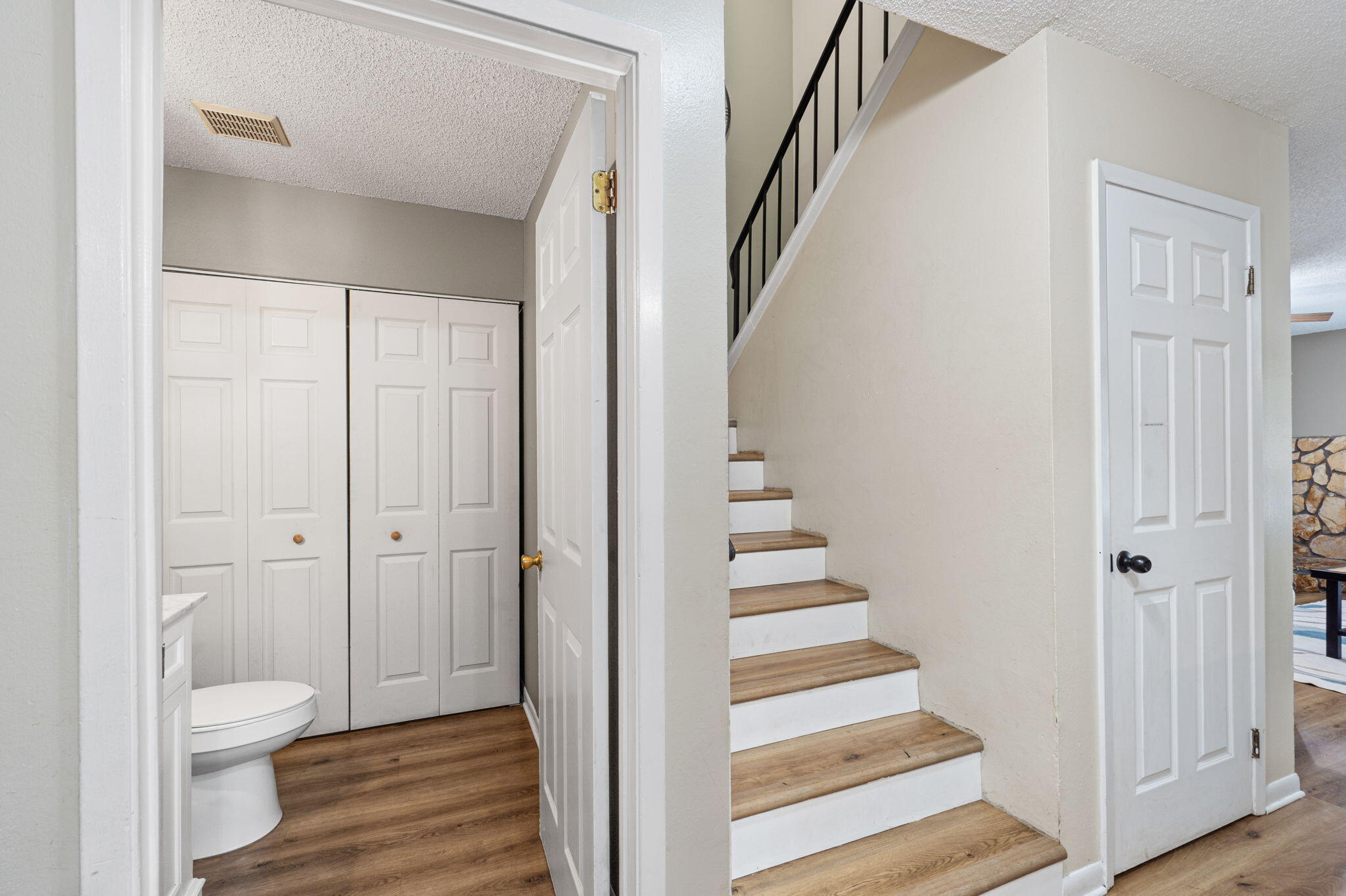 WHISPERING OAKS - Residential