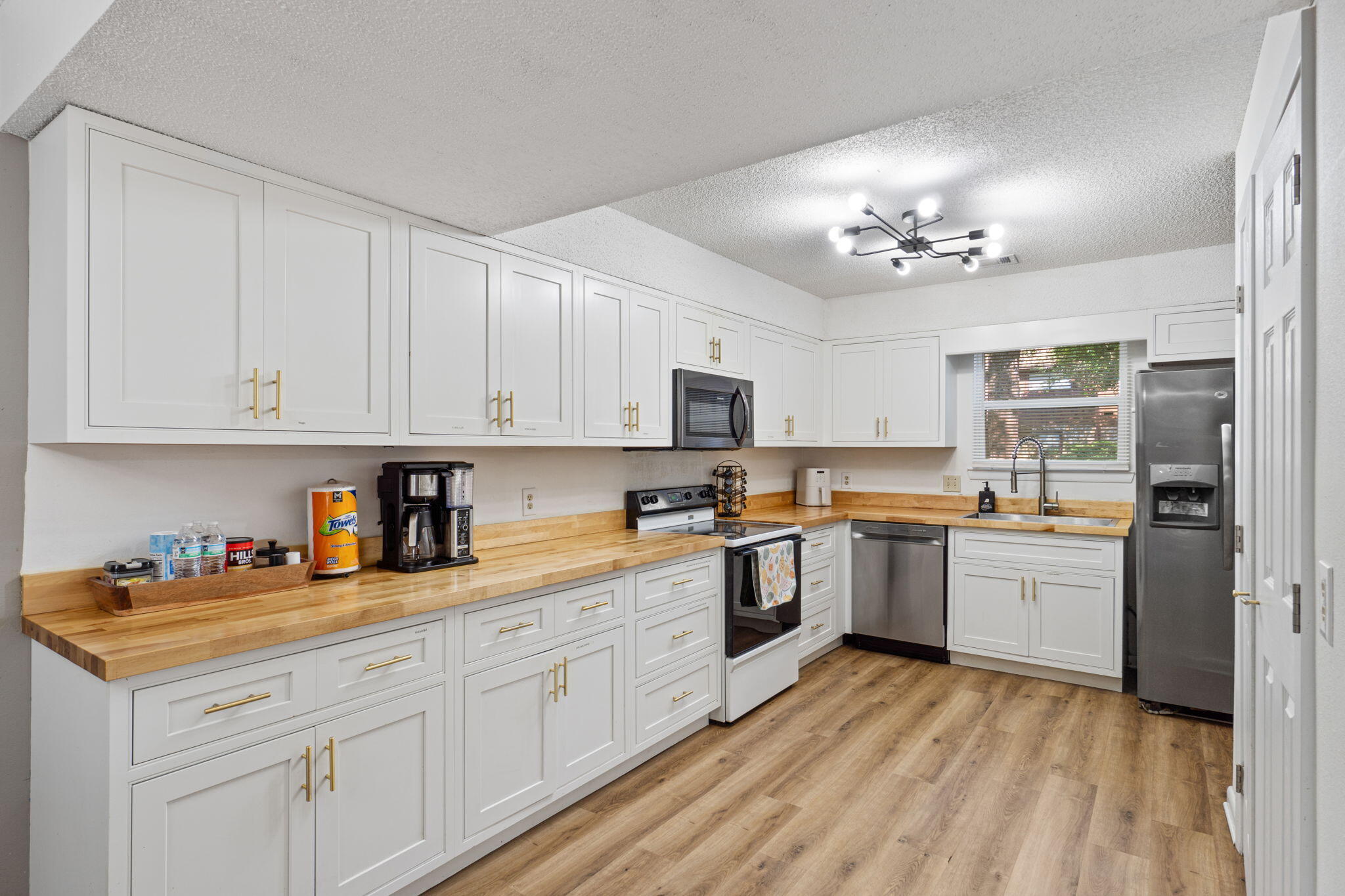 WHISPERING OAKS - Residential