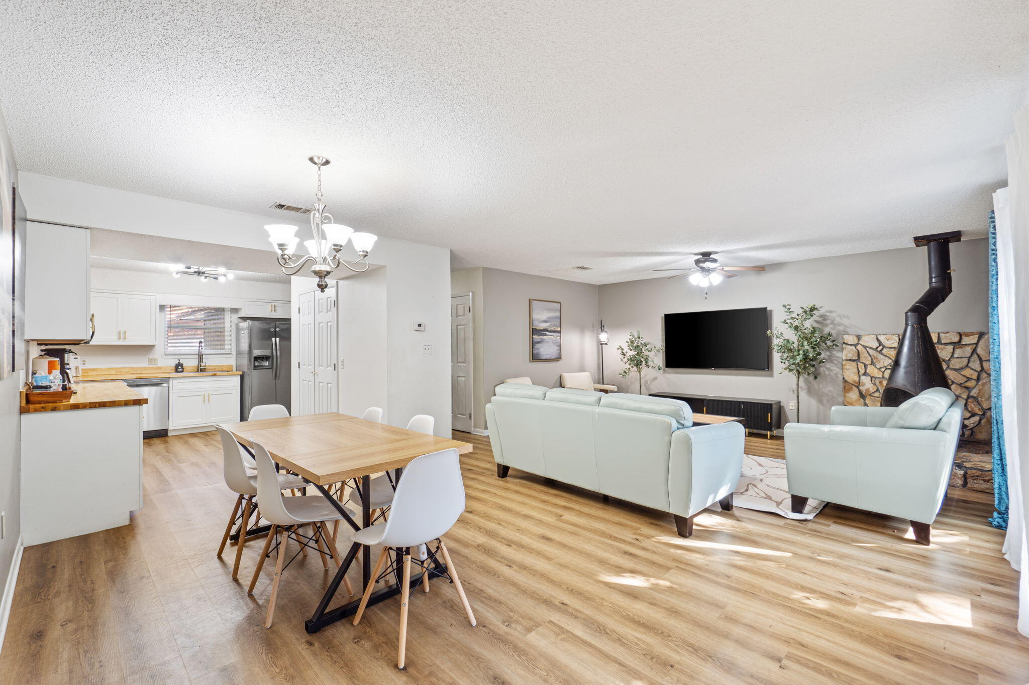 WHISPERING OAKS - Residential