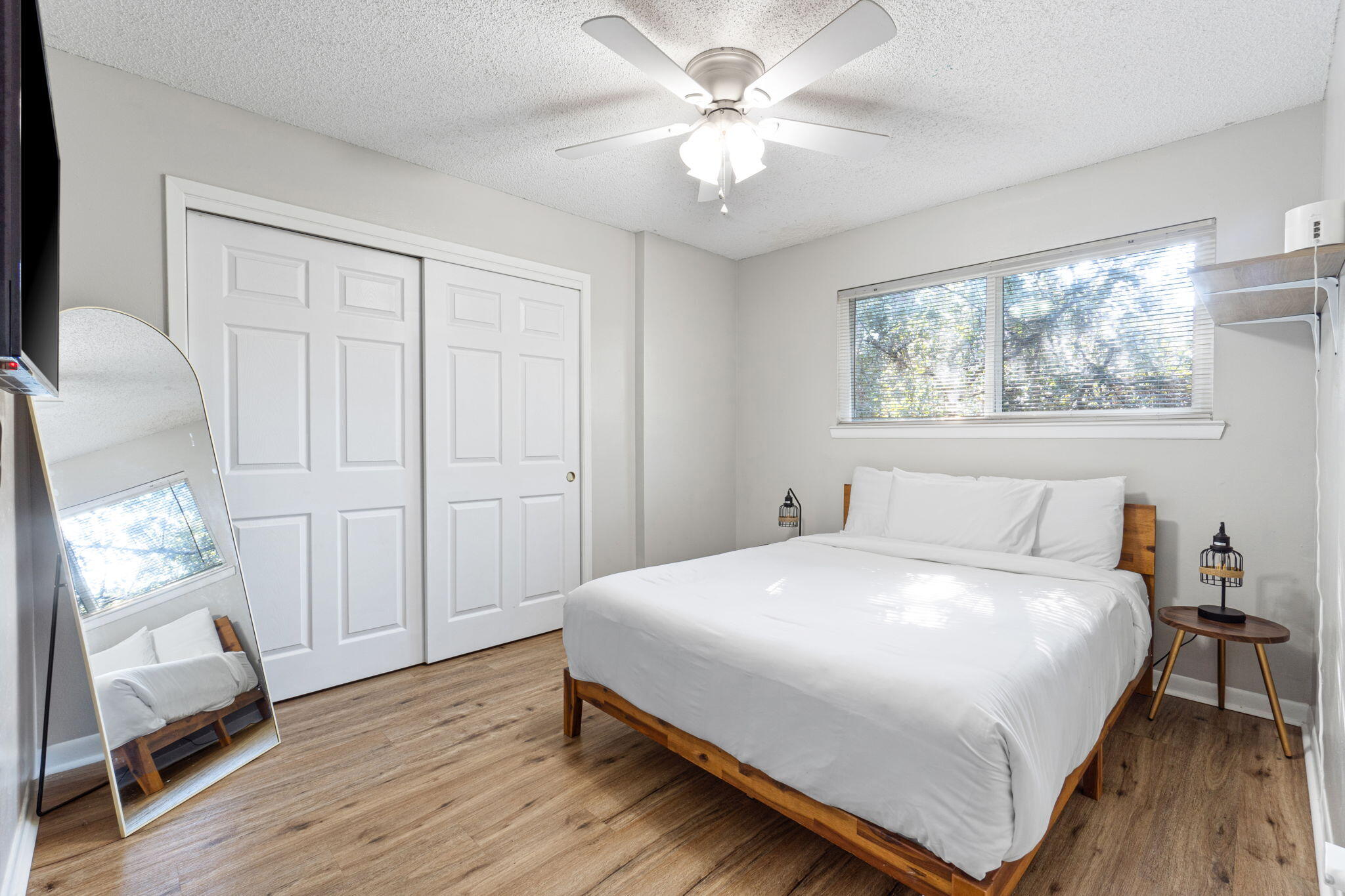 WHISPERING OAKS - Residential