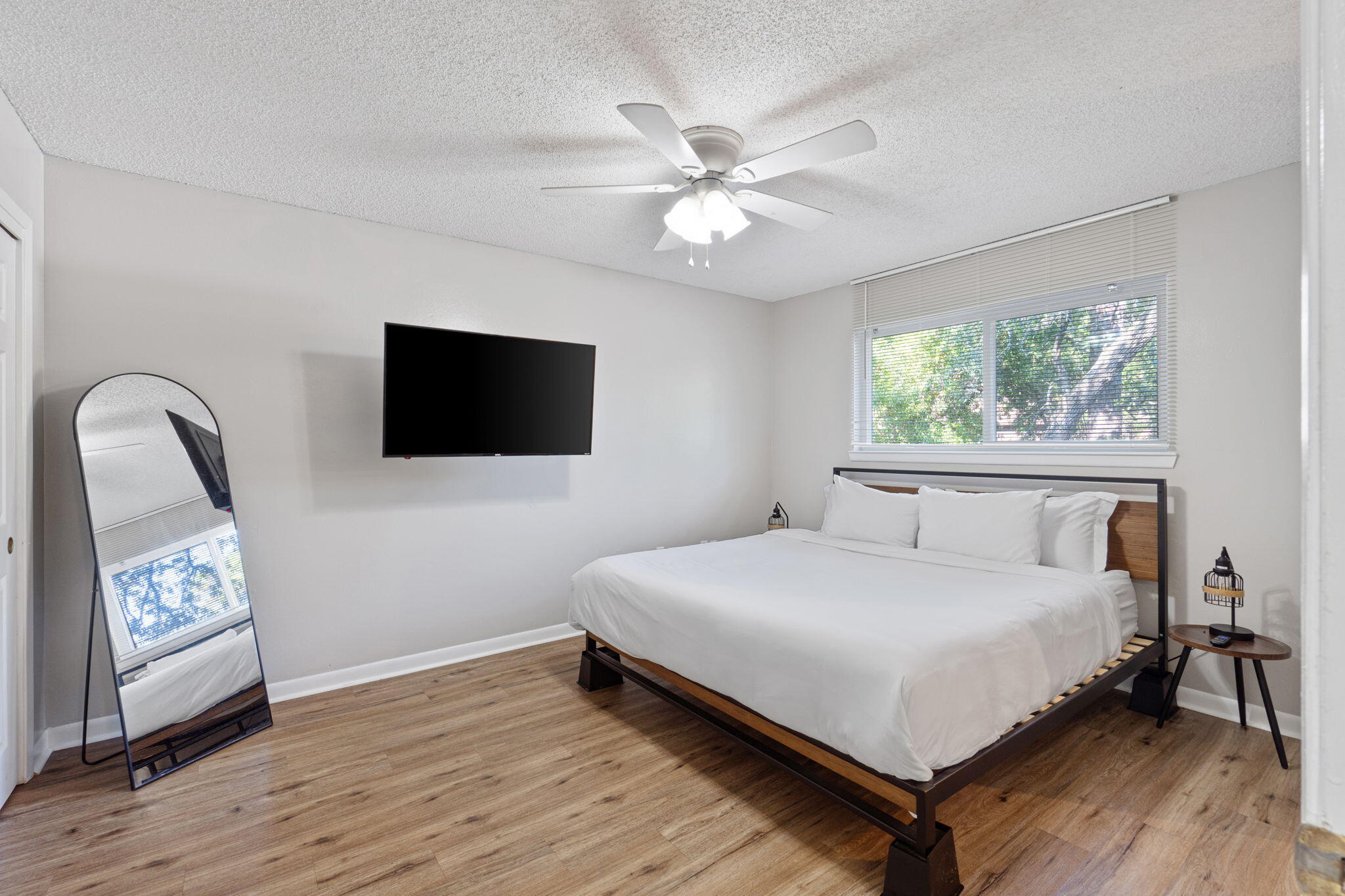WHISPERING OAKS - Residential