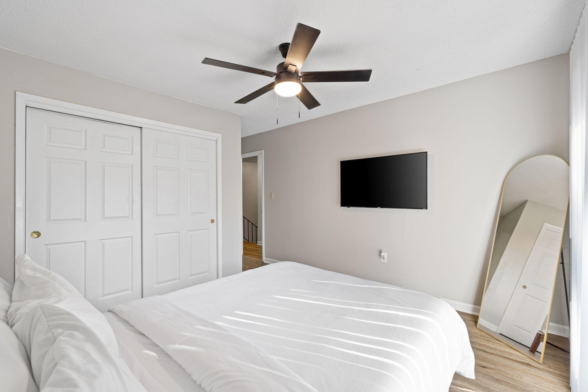 WHISPERING OAKS - Residential