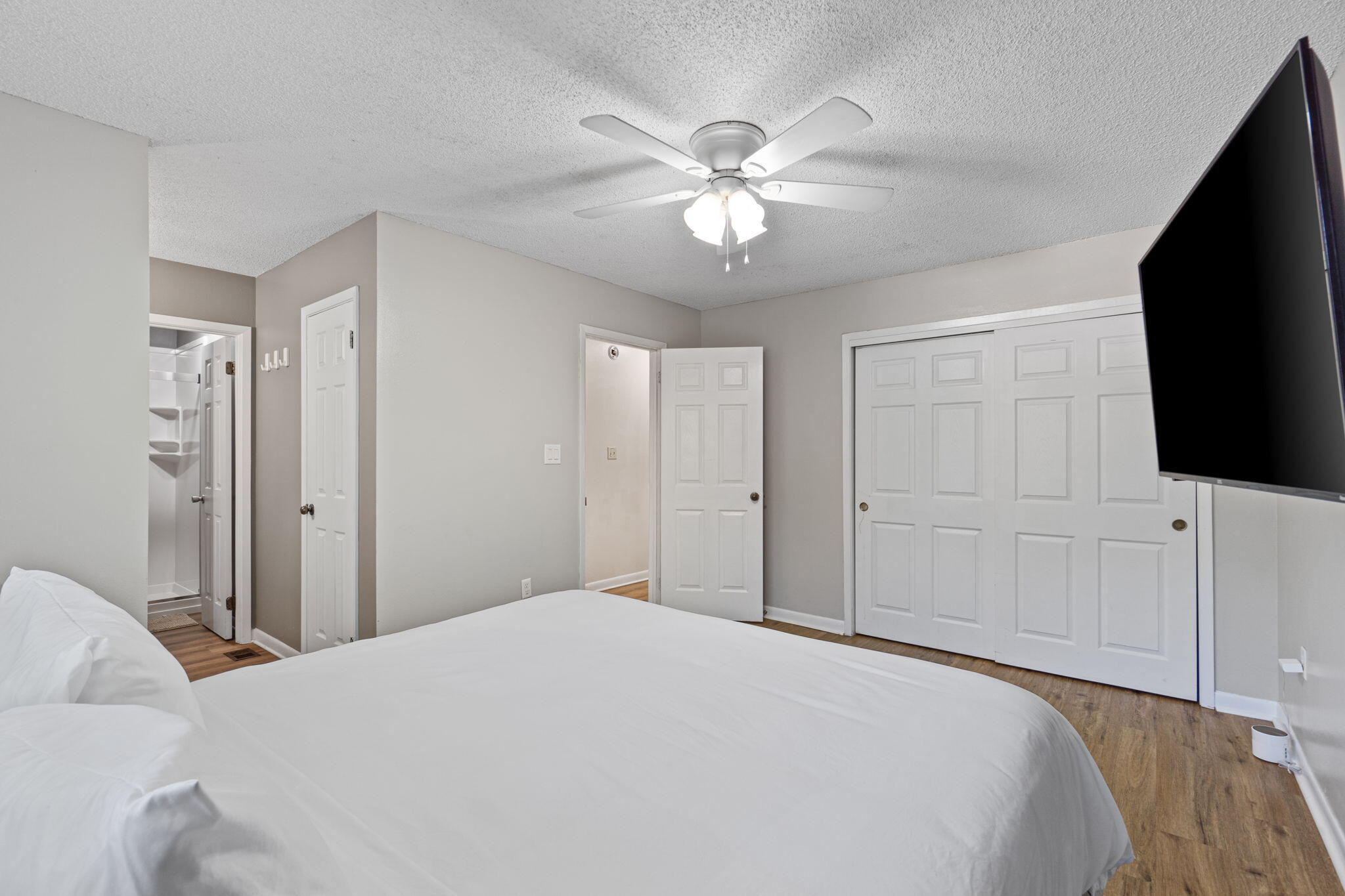 WHISPERING OAKS - Residential
