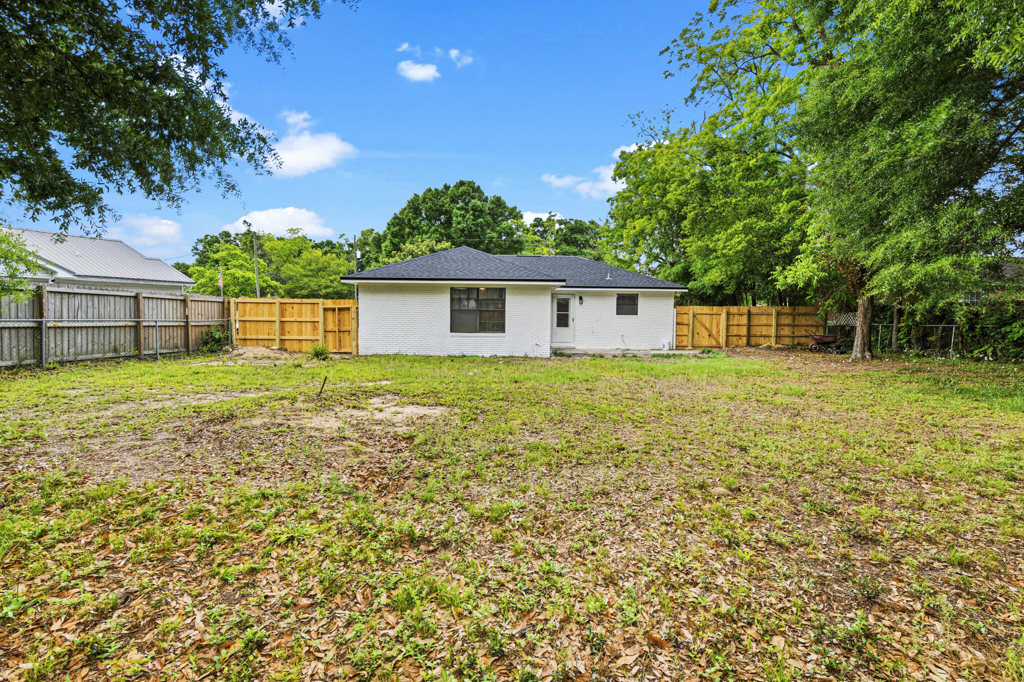 CORNER OAKS ESTATES - Residential