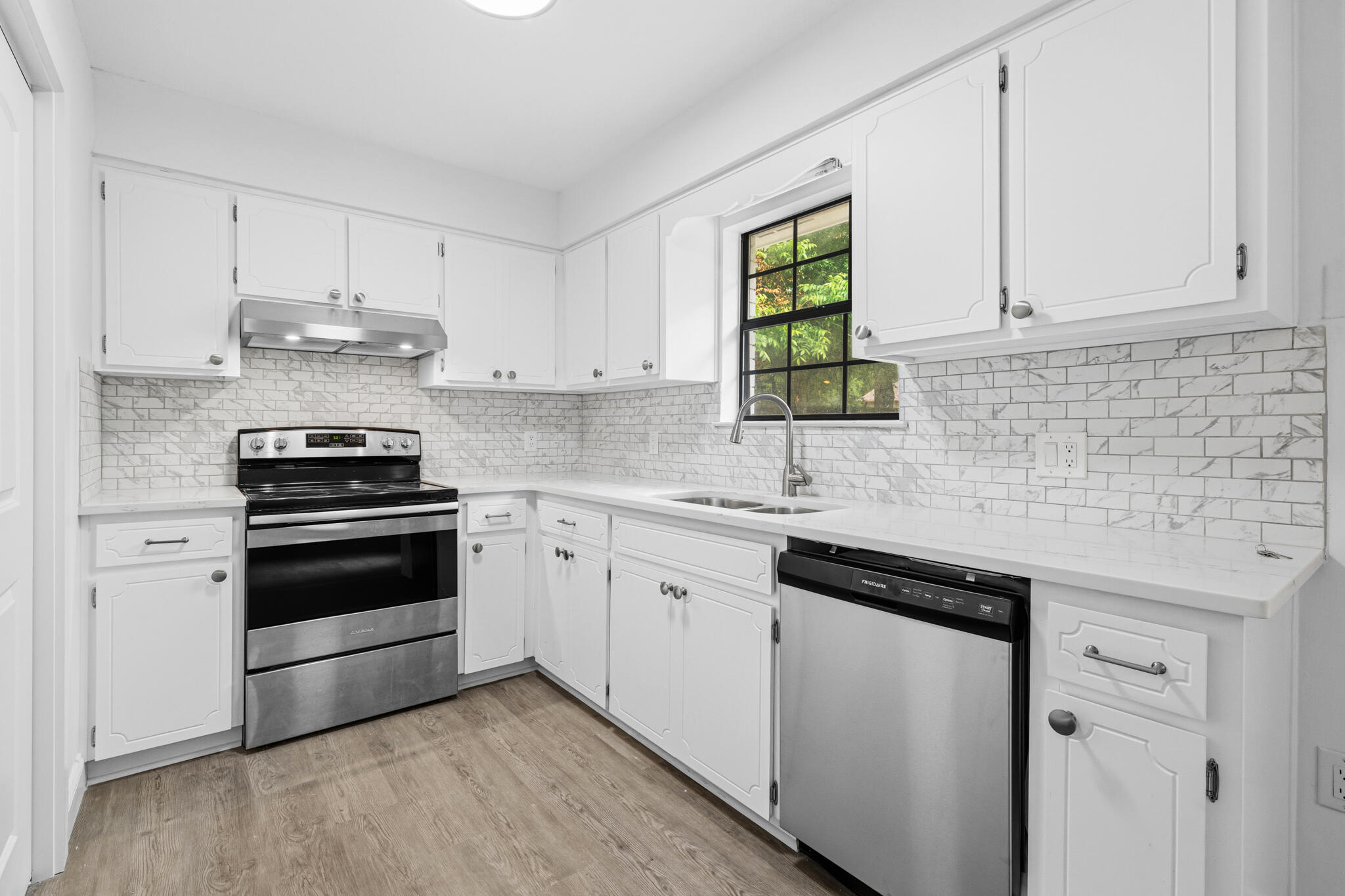 CORNER OAKS ESTATES - Residential