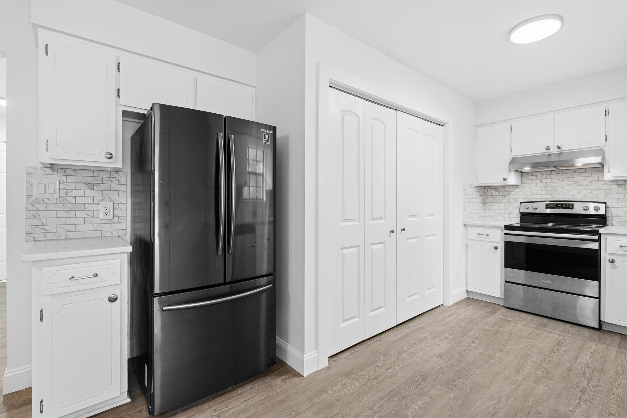 CORNER OAKS ESTATES - Residential