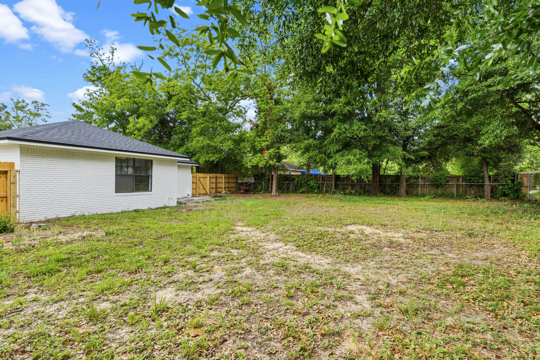 CORNER OAKS ESTATES - Residential
