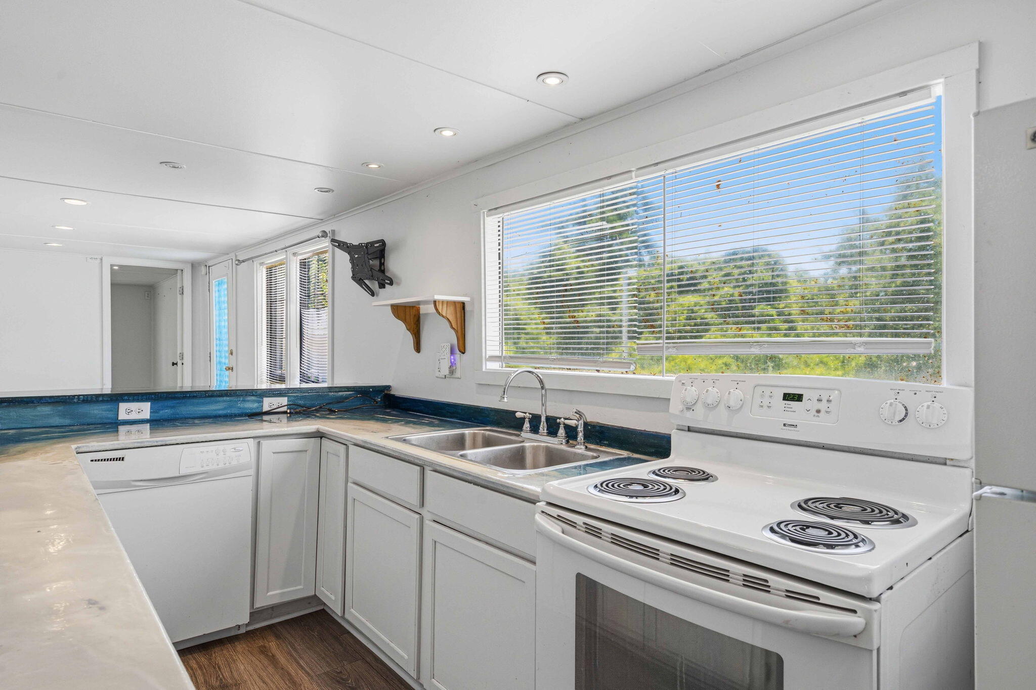 EAST BAY HEIGHTS - Residential