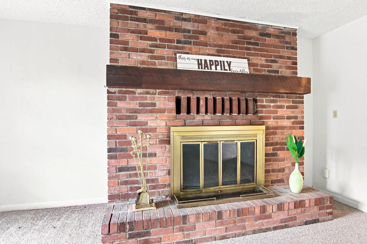 TEN LAKE ESTATES UNIT 1 - Residential