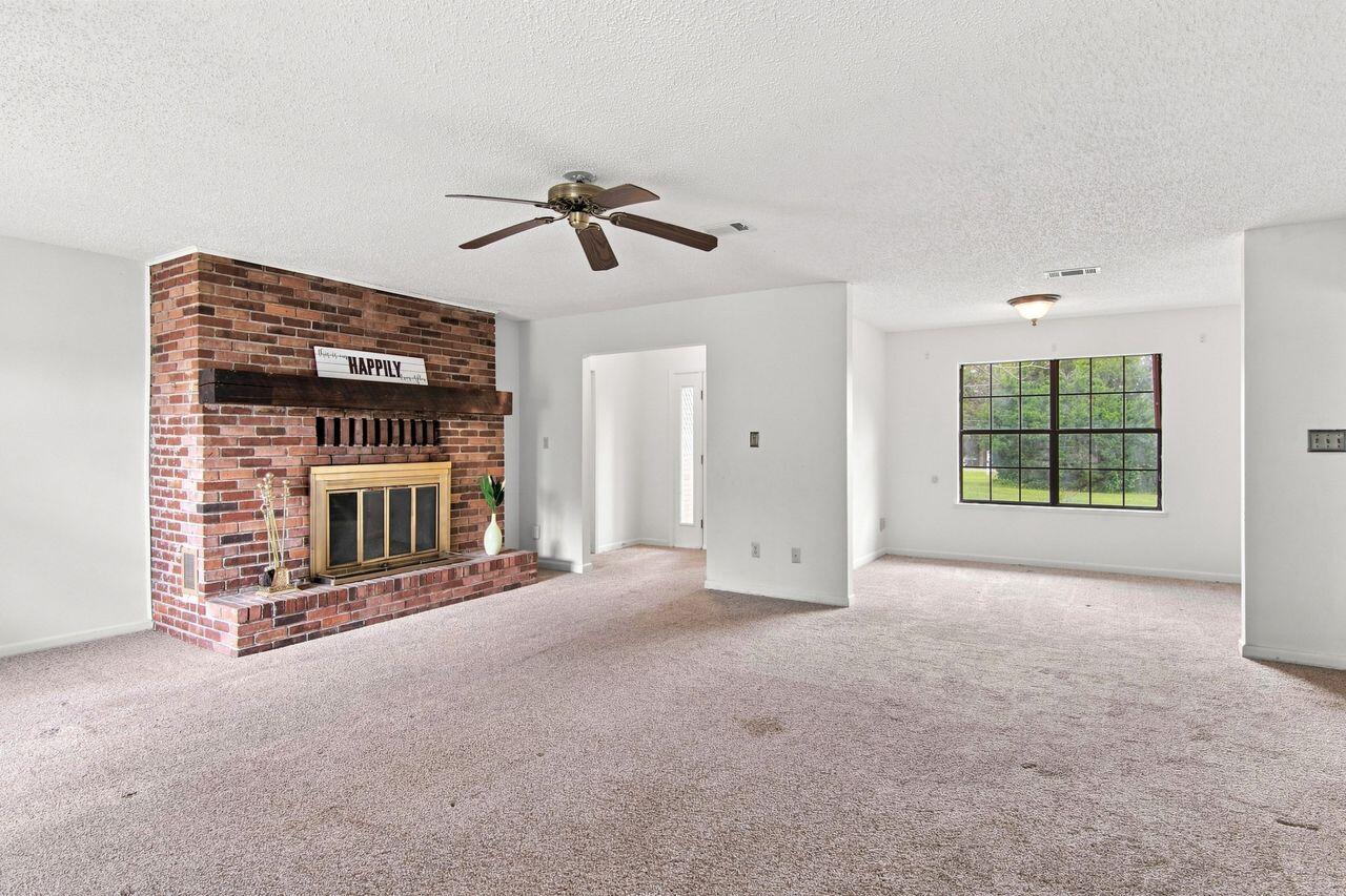 TEN LAKE ESTATES UNIT 1 - Residential