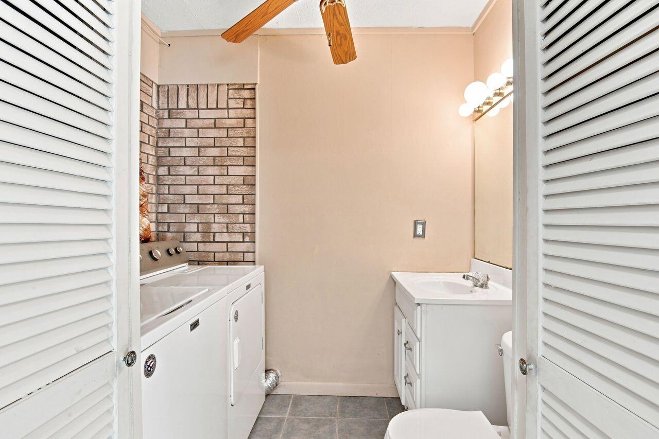 TEN LAKE ESTATES UNIT 1 - Residential