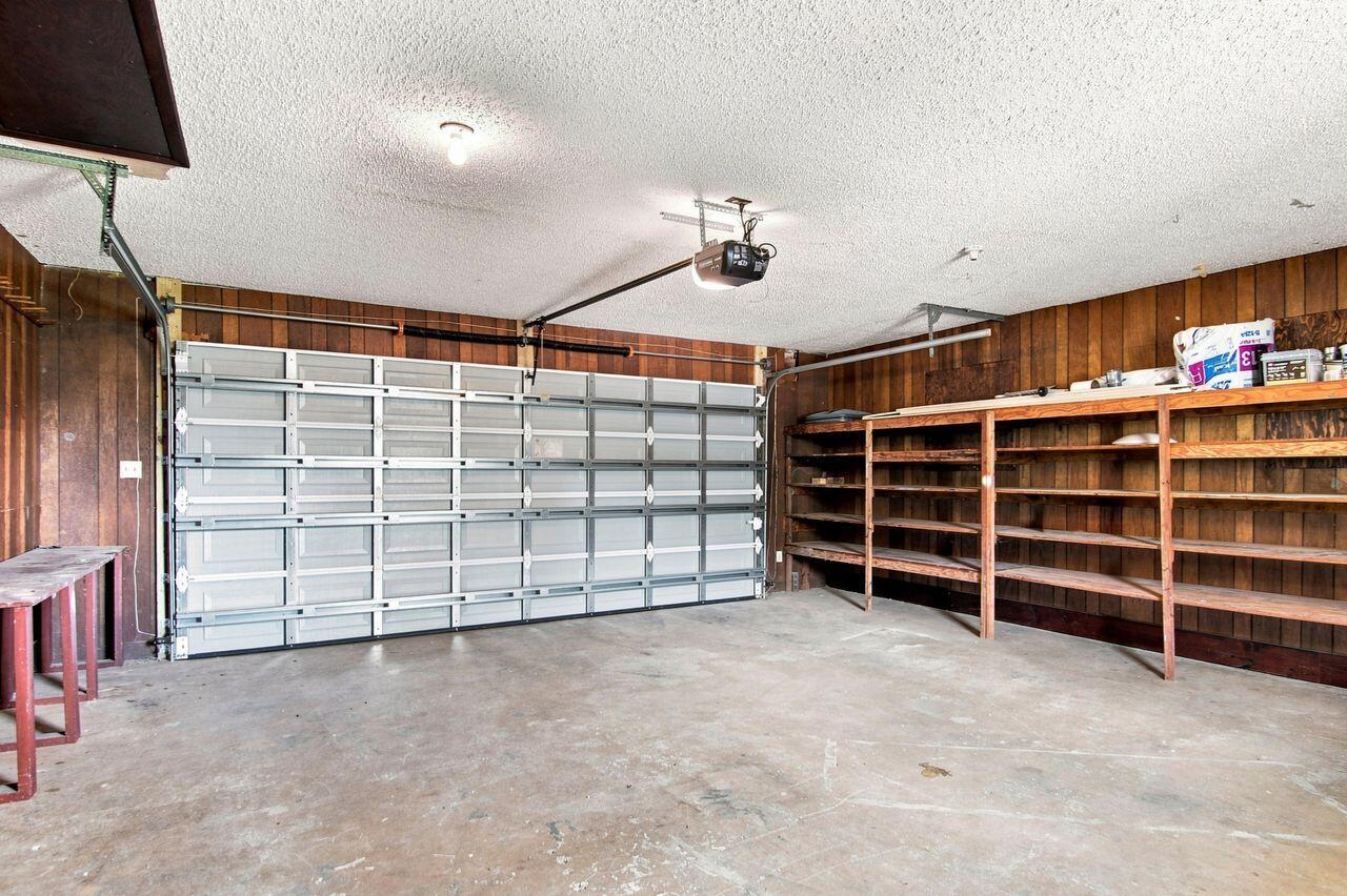 TEN LAKE ESTATES UNIT 1 - Residential