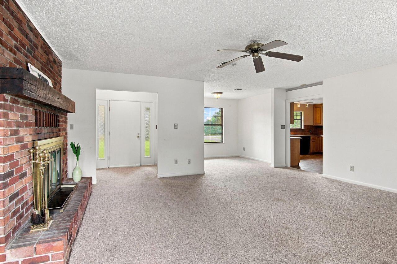 TEN LAKE ESTATES UNIT 1 - Residential
