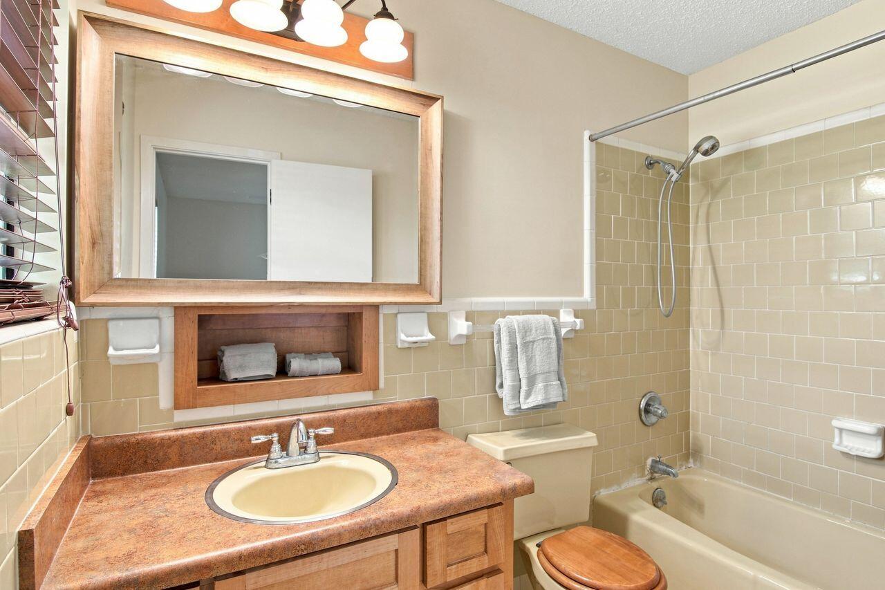 TEN LAKE ESTATES UNIT 1 - Residential
