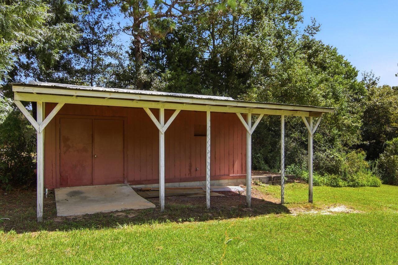 TEN LAKE ESTATES UNIT 1 - Residential