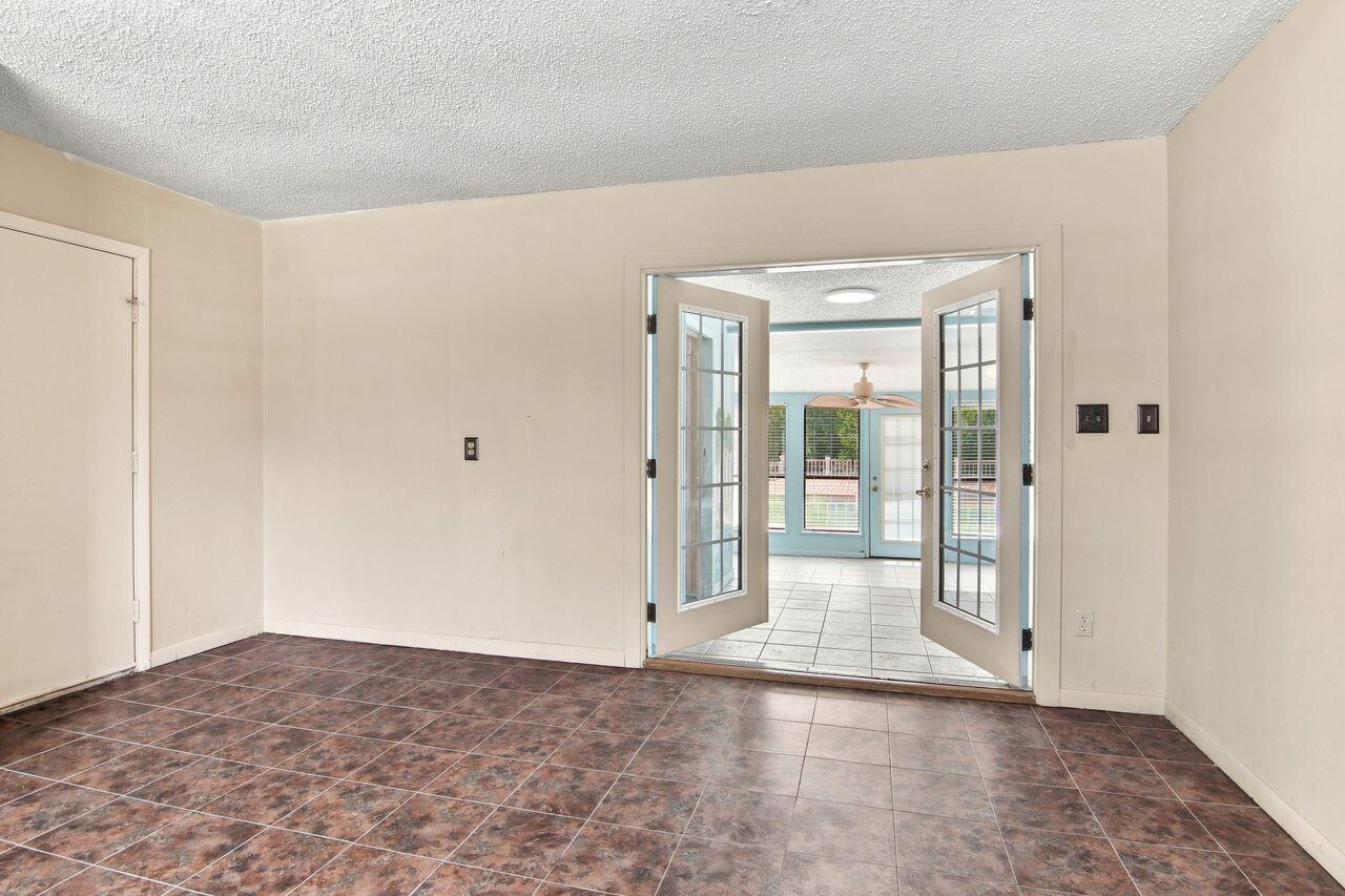 TEN LAKE ESTATES UNIT 1 - Residential
