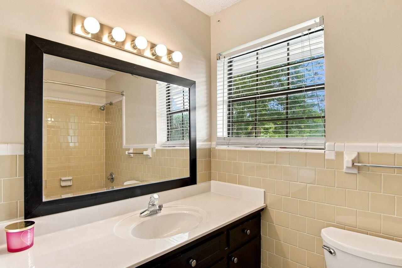 TEN LAKE ESTATES UNIT 1 - Residential