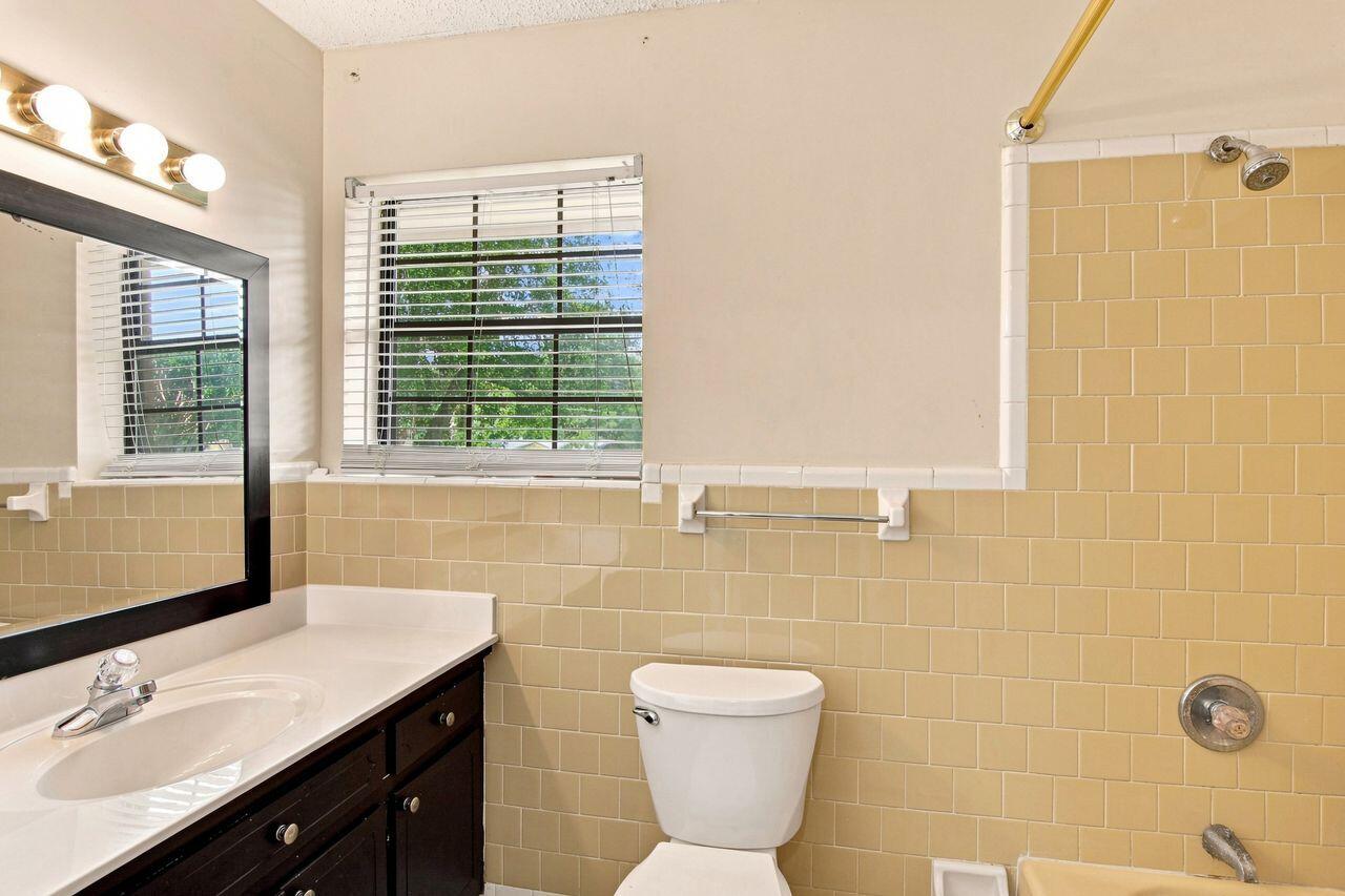 TEN LAKE ESTATES UNIT 1 - Residential