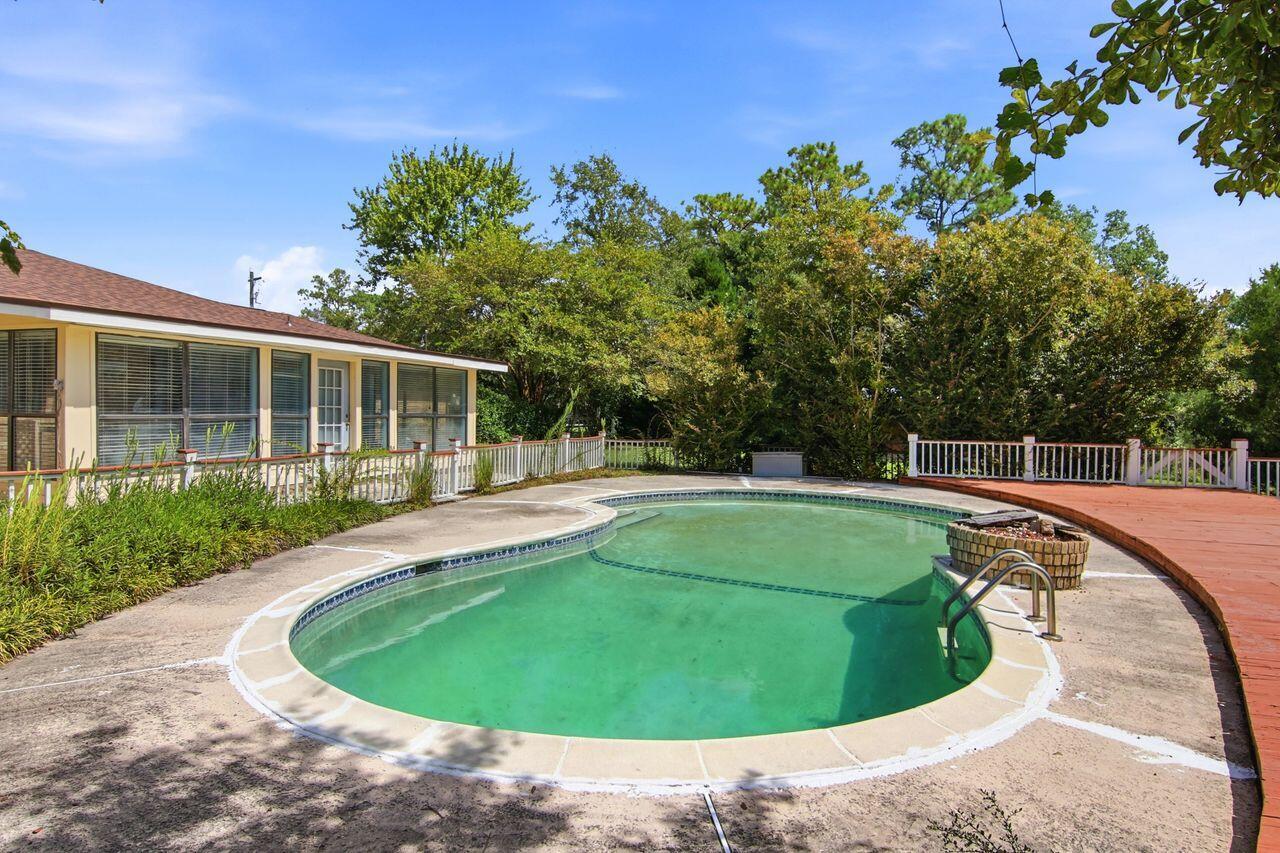 TEN LAKE ESTATES UNIT 1 - Residential