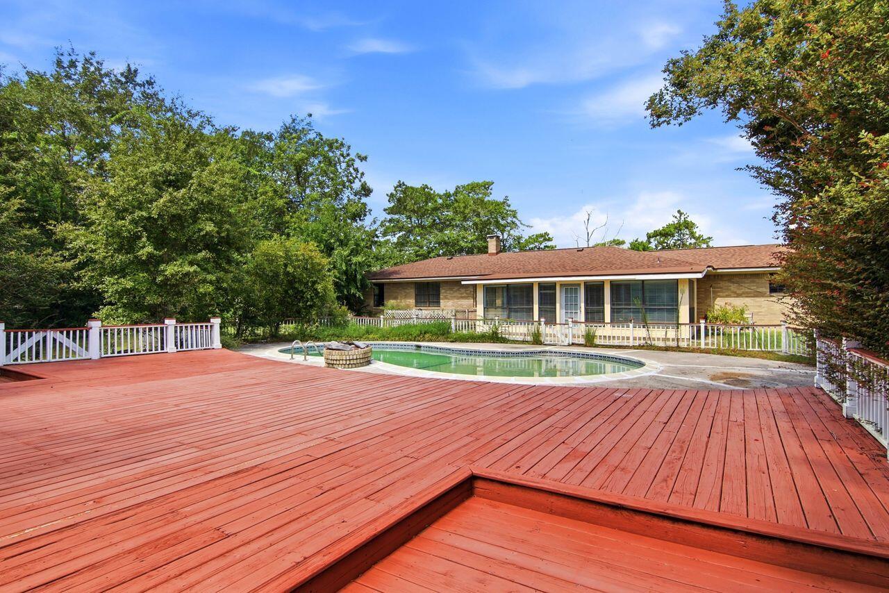 TEN LAKE ESTATES UNIT 1 - Residential