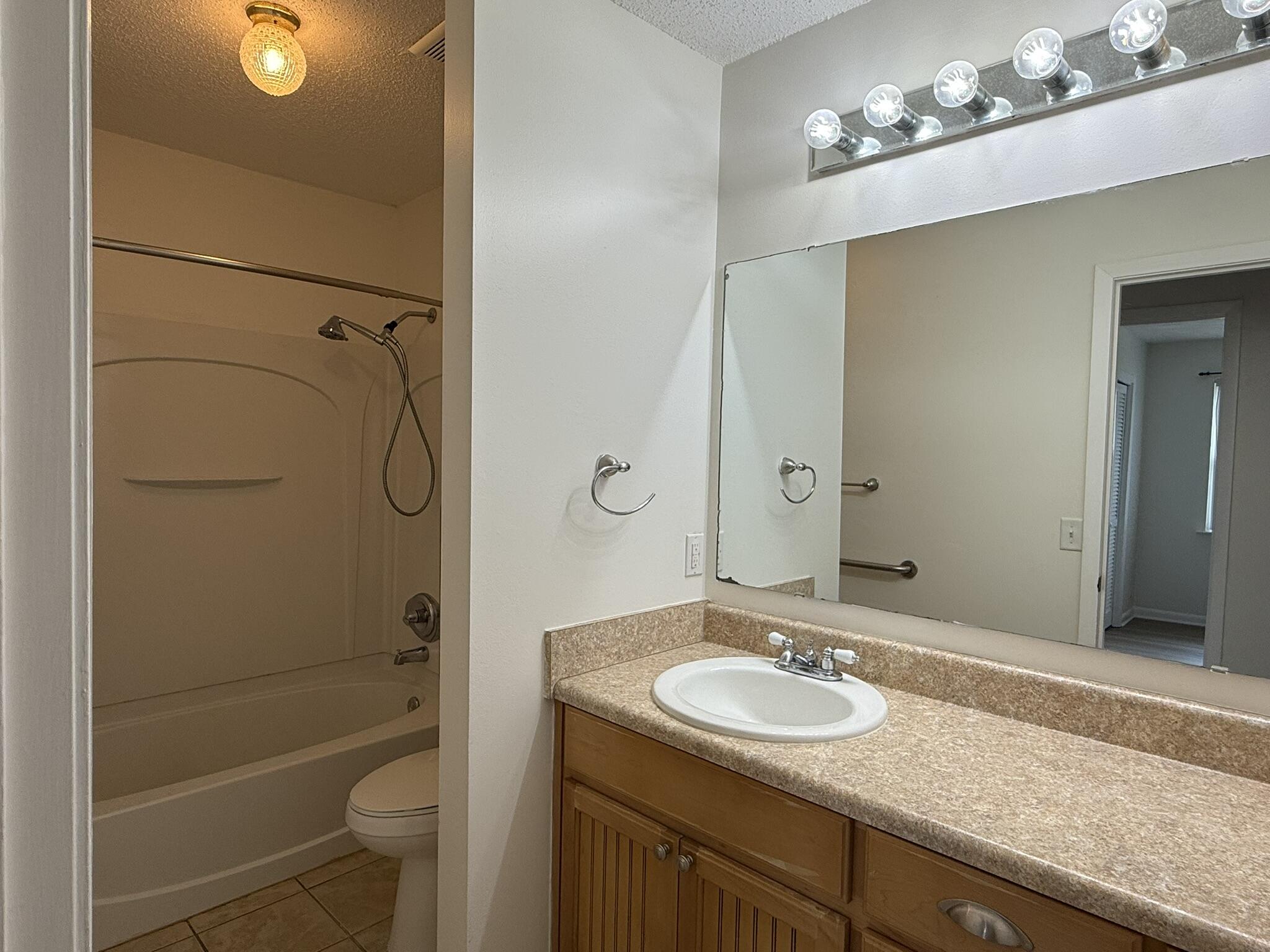 PALM ESTATES UNIT 2 - Residential Lease