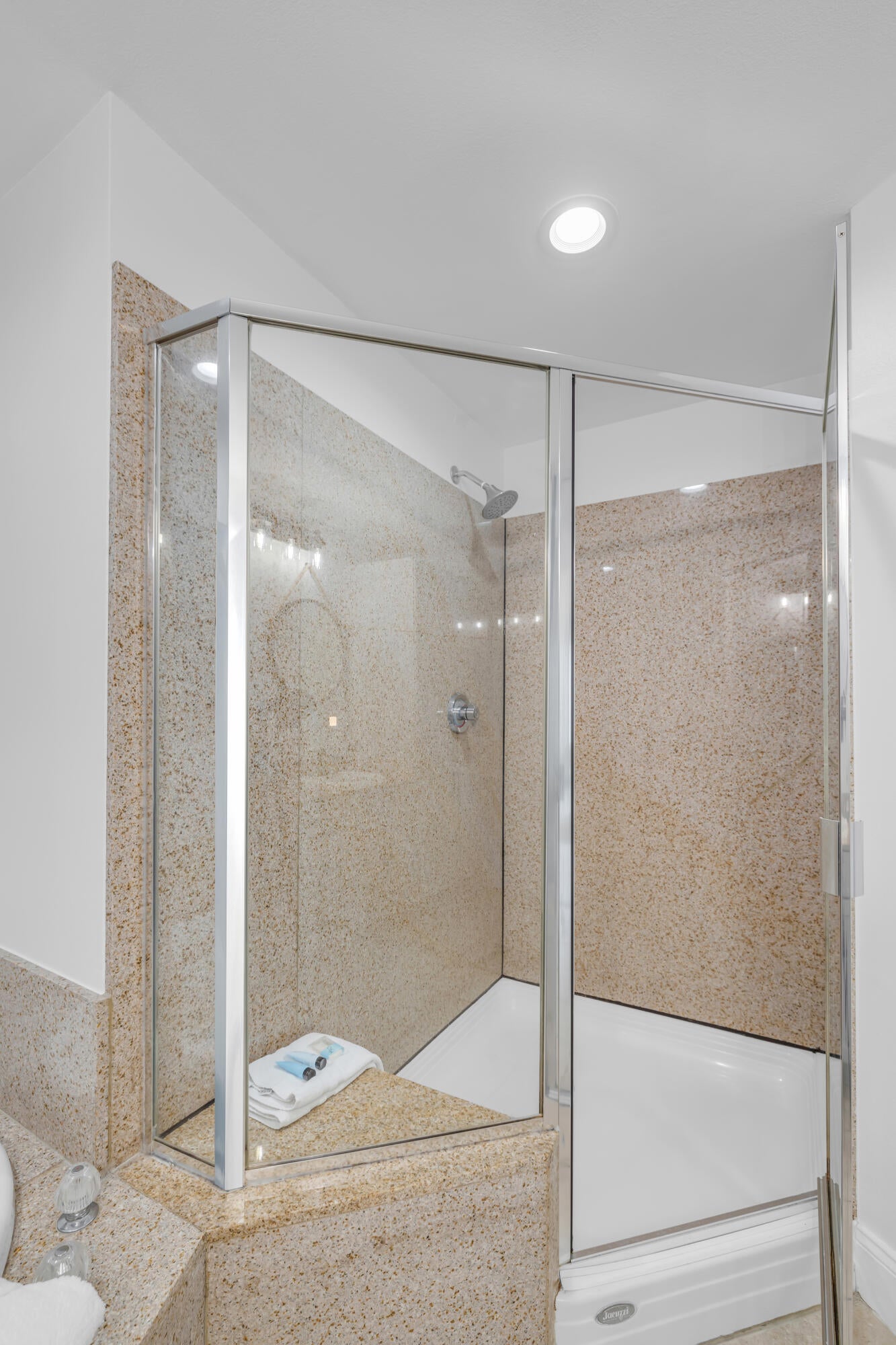 LAKETOWN WHARF - Residential