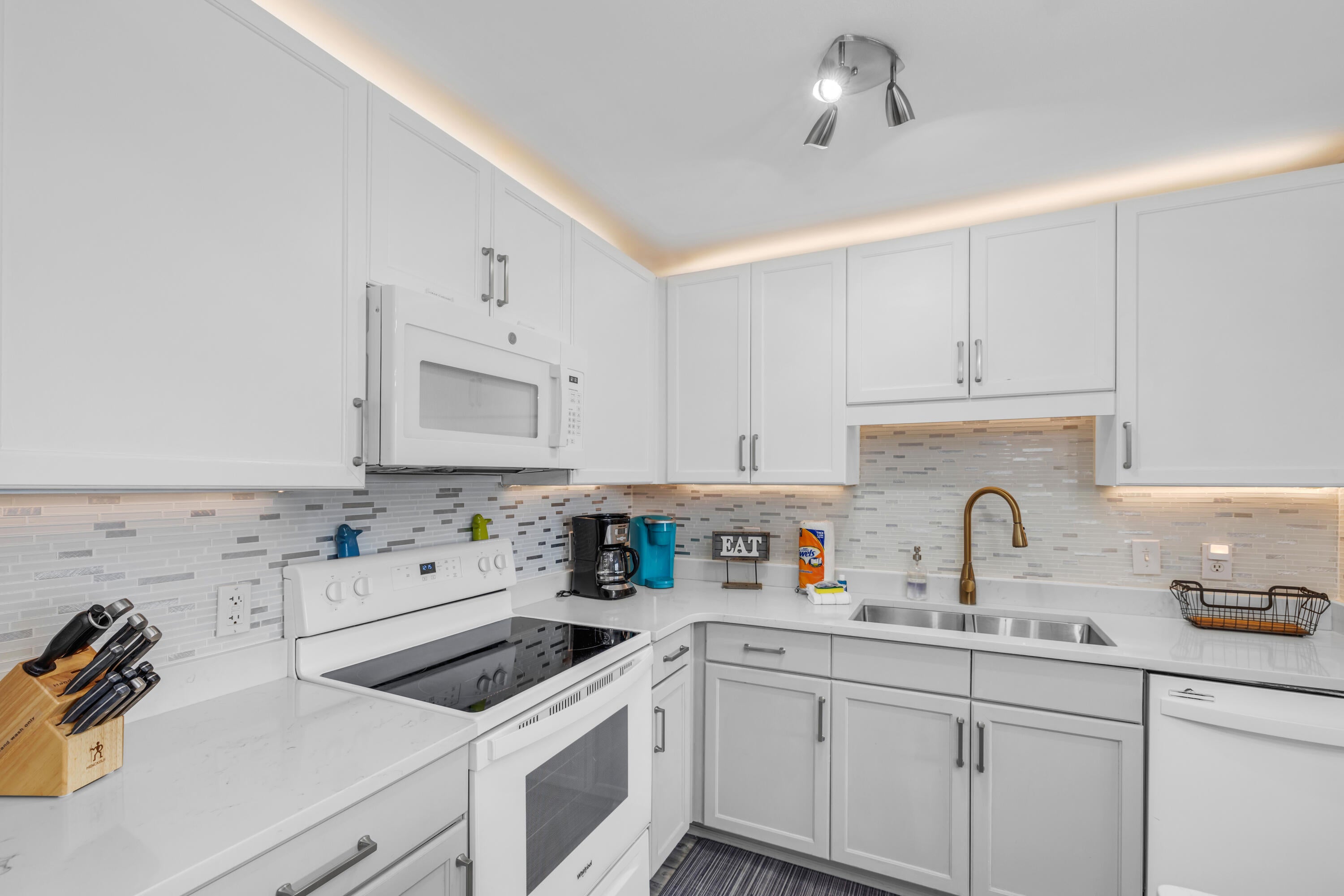 LAKETOWN WHARF - Residential