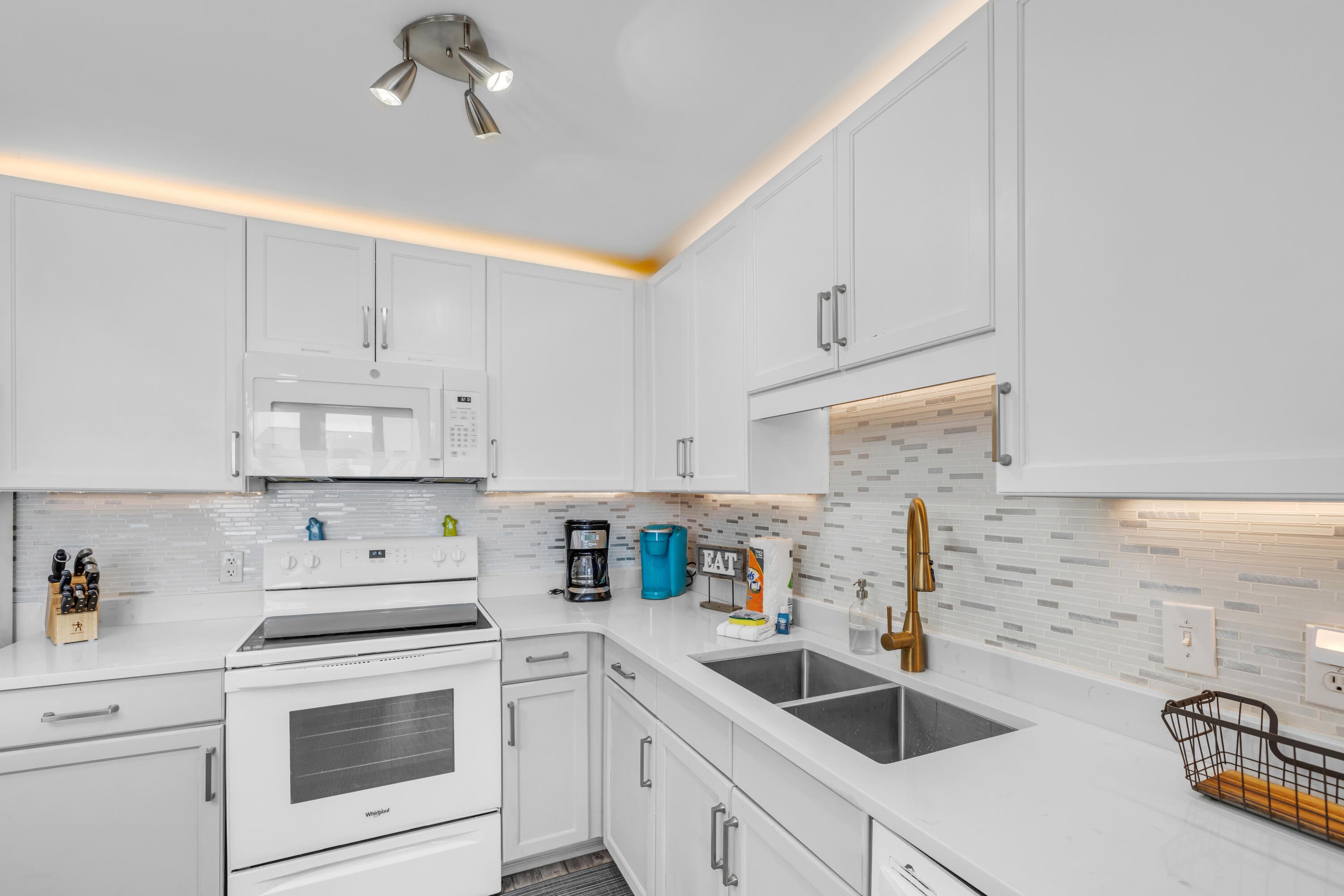 LAKETOWN WHARF - Residential